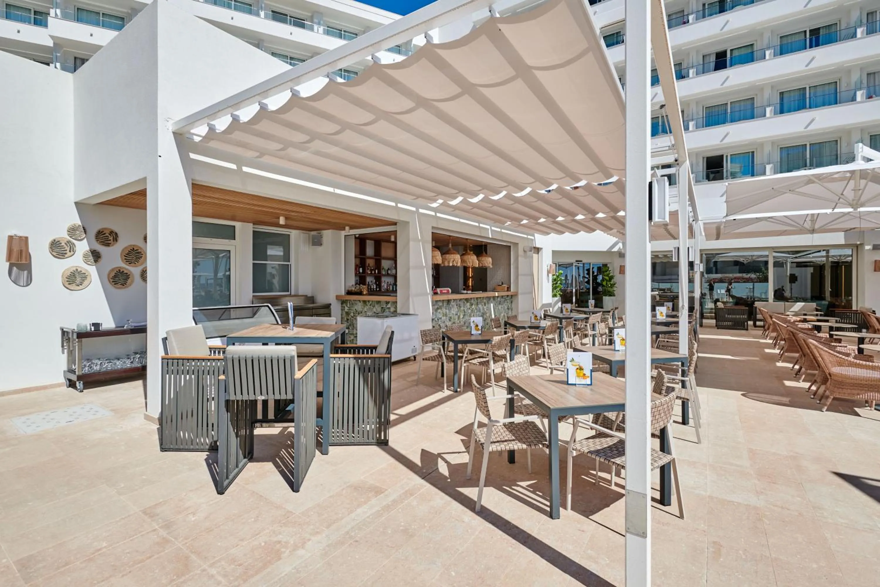 Swimming pool in Hipotels Flamenco