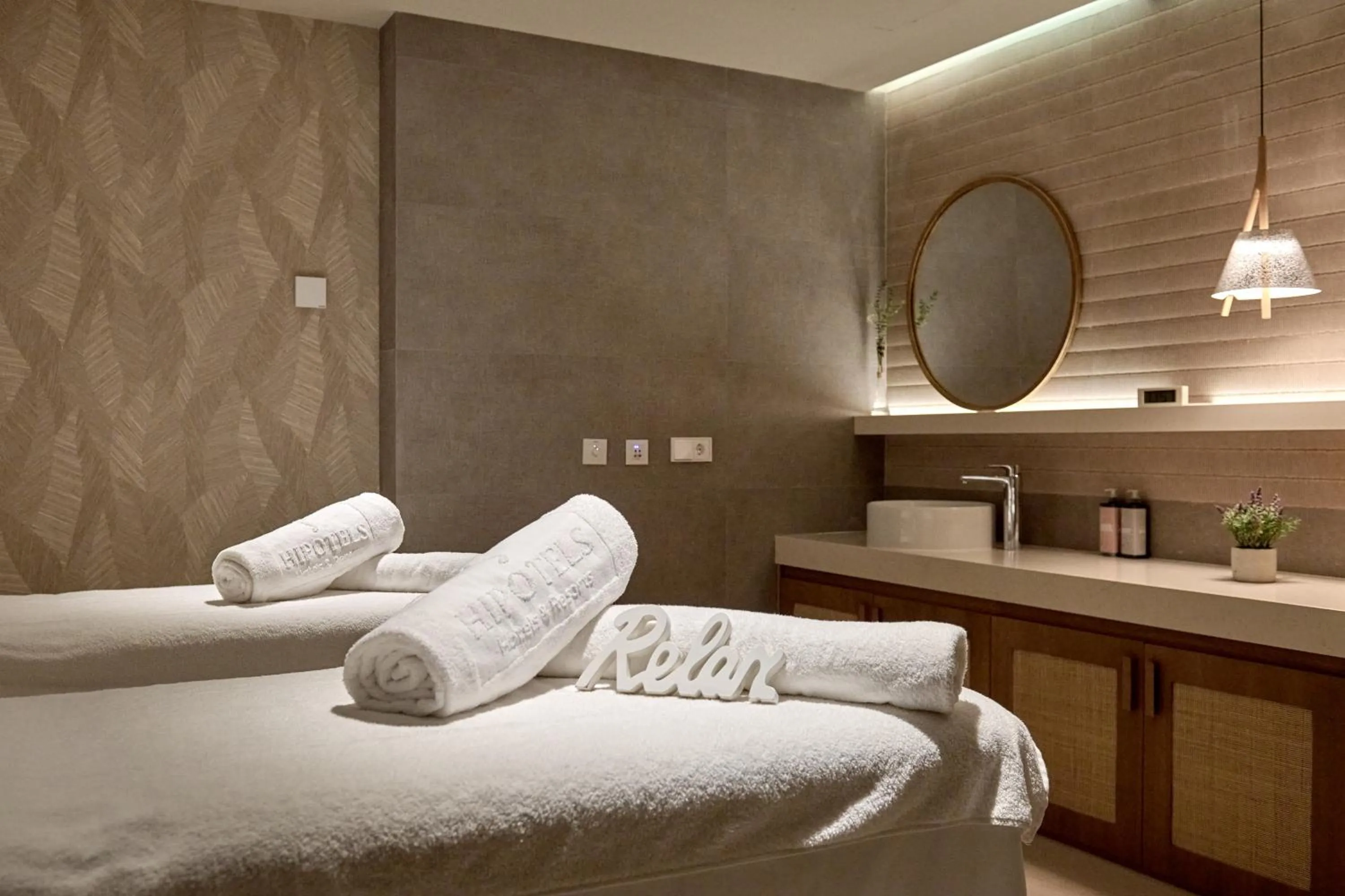 Massage, Bed in Hipotels Flamenco