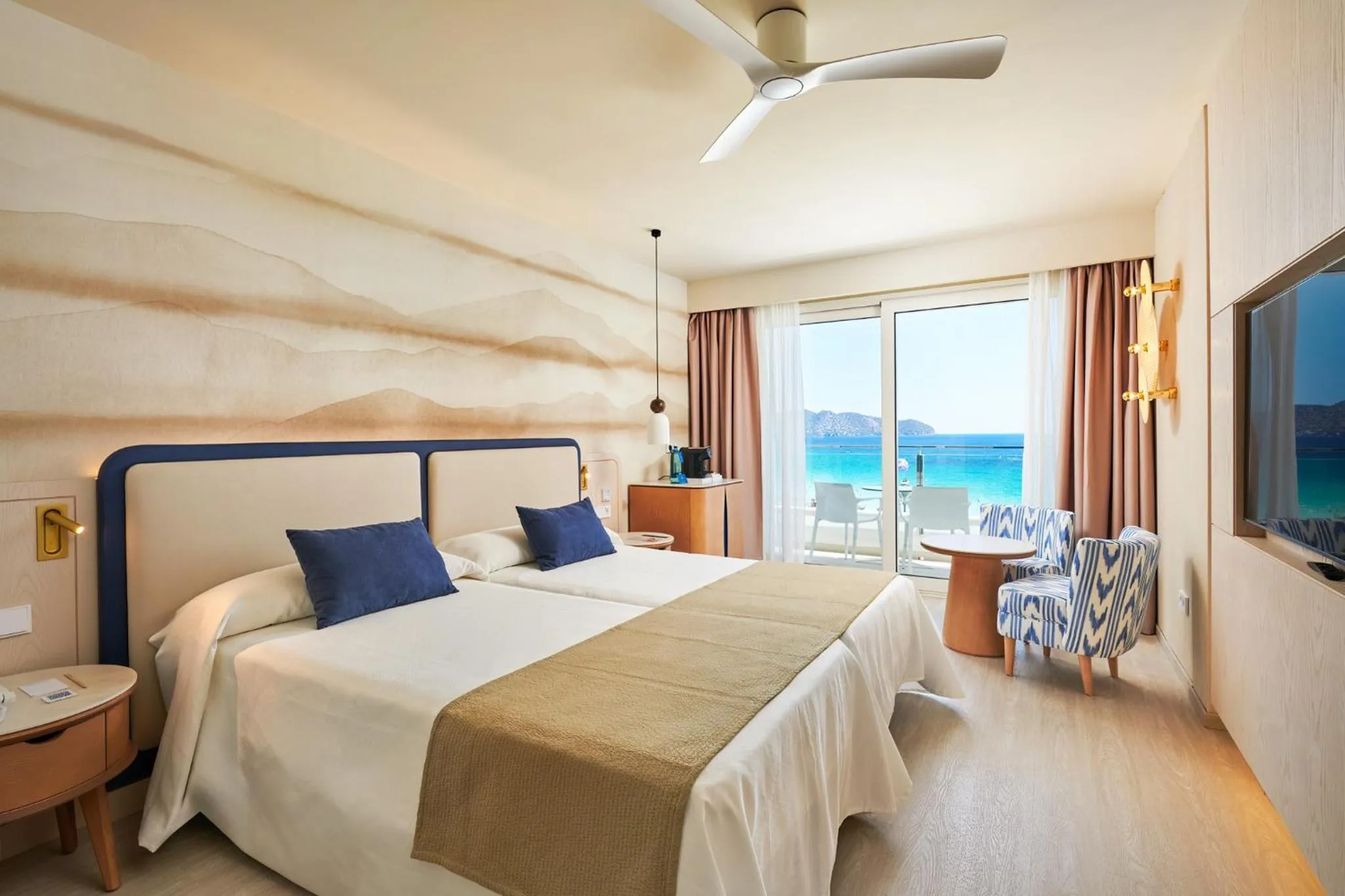 Photo of the whole room, Bed in Hipotels Flamenco