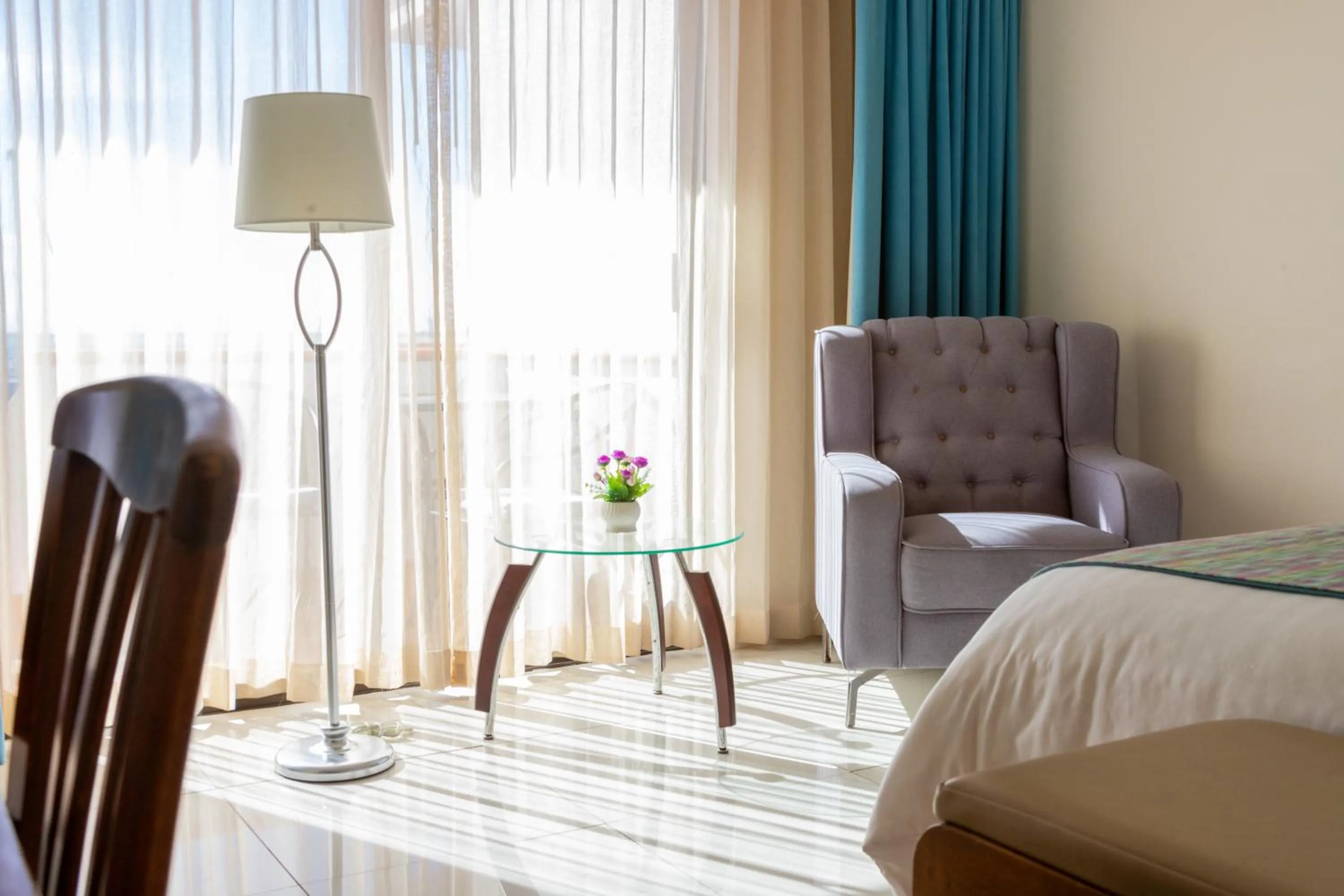 Living room, Bed in The Westmarine Waterfront Hotel