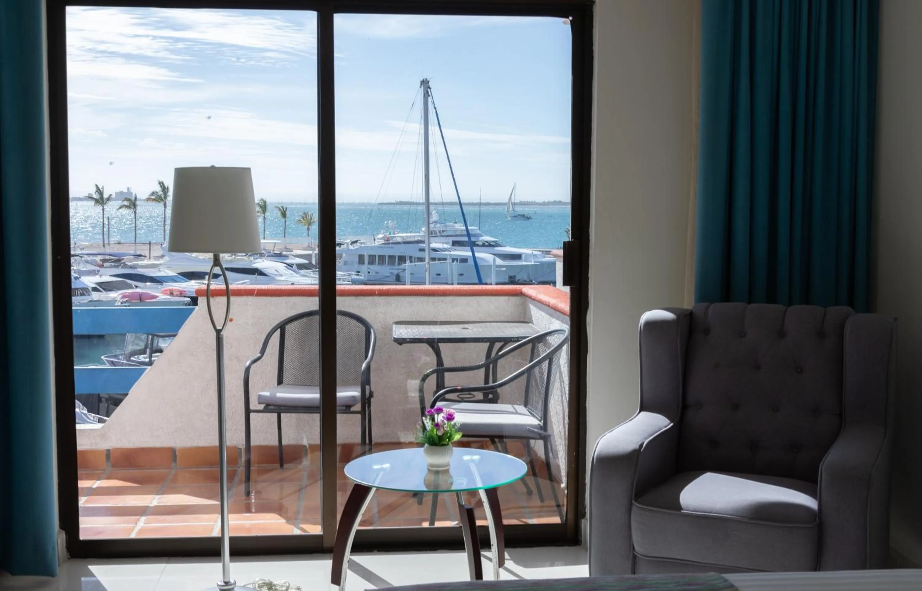 Living room in The Westmarine Waterfront Hotel