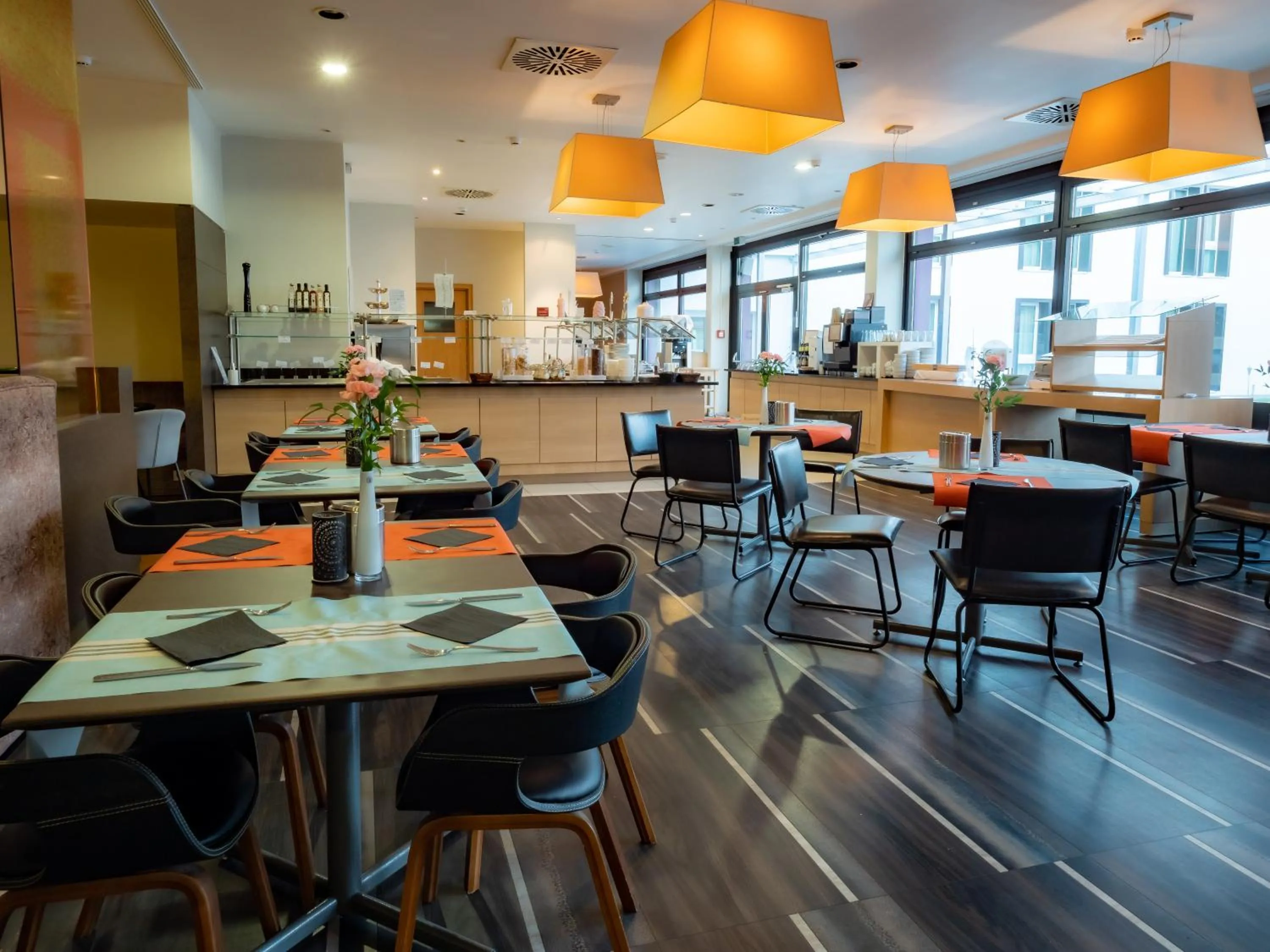 Restaurant/places to eat in elaya hotel stuttgart boeblingen