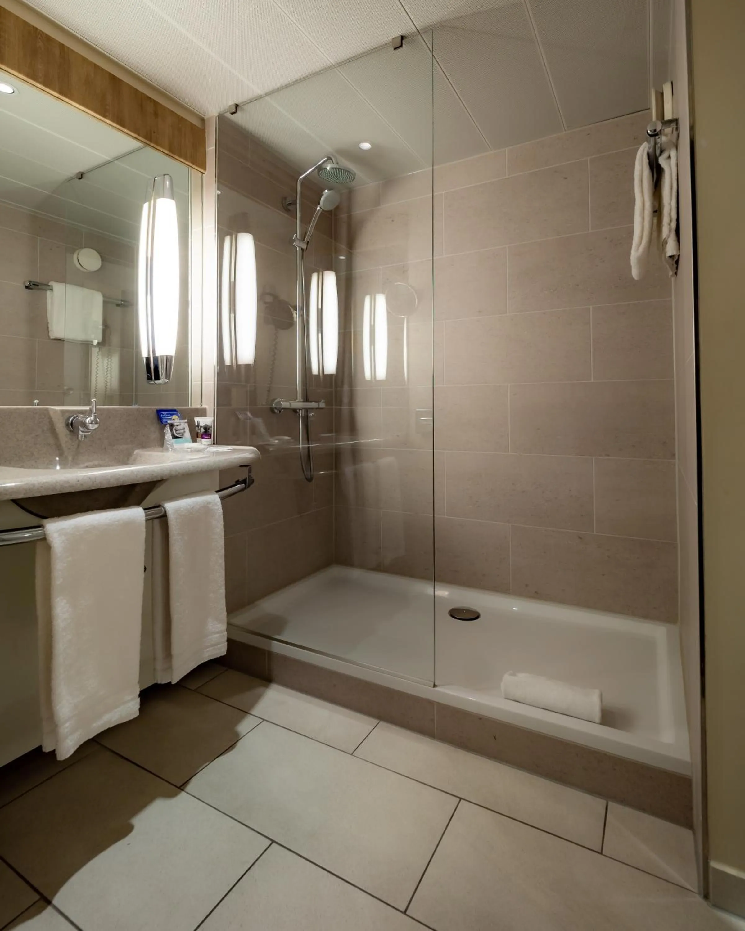 Shower in elaya hotel stuttgart boeblingen