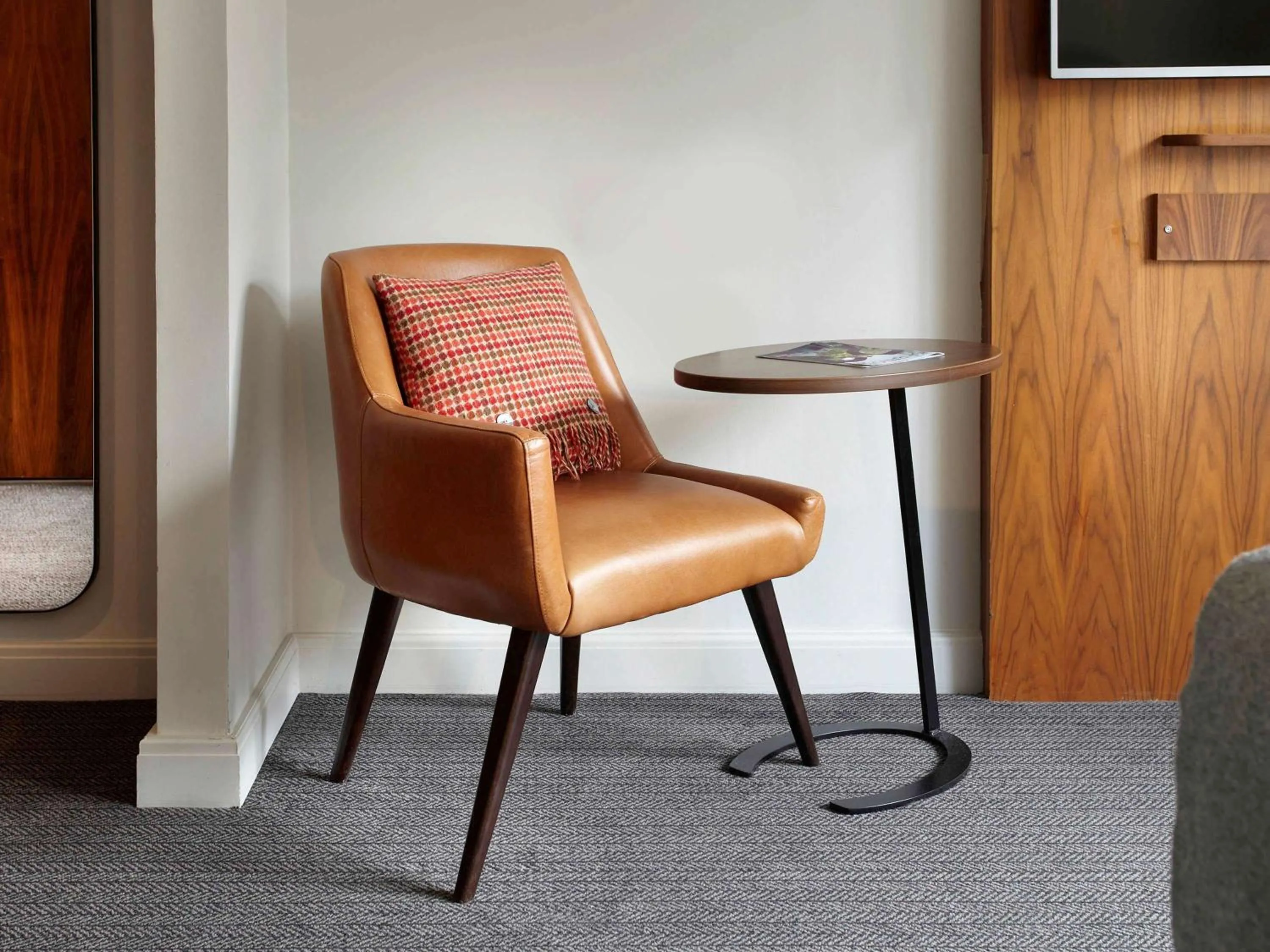 Photo of the whole room, Seating Area in Mercure Leeds Centre Hotel