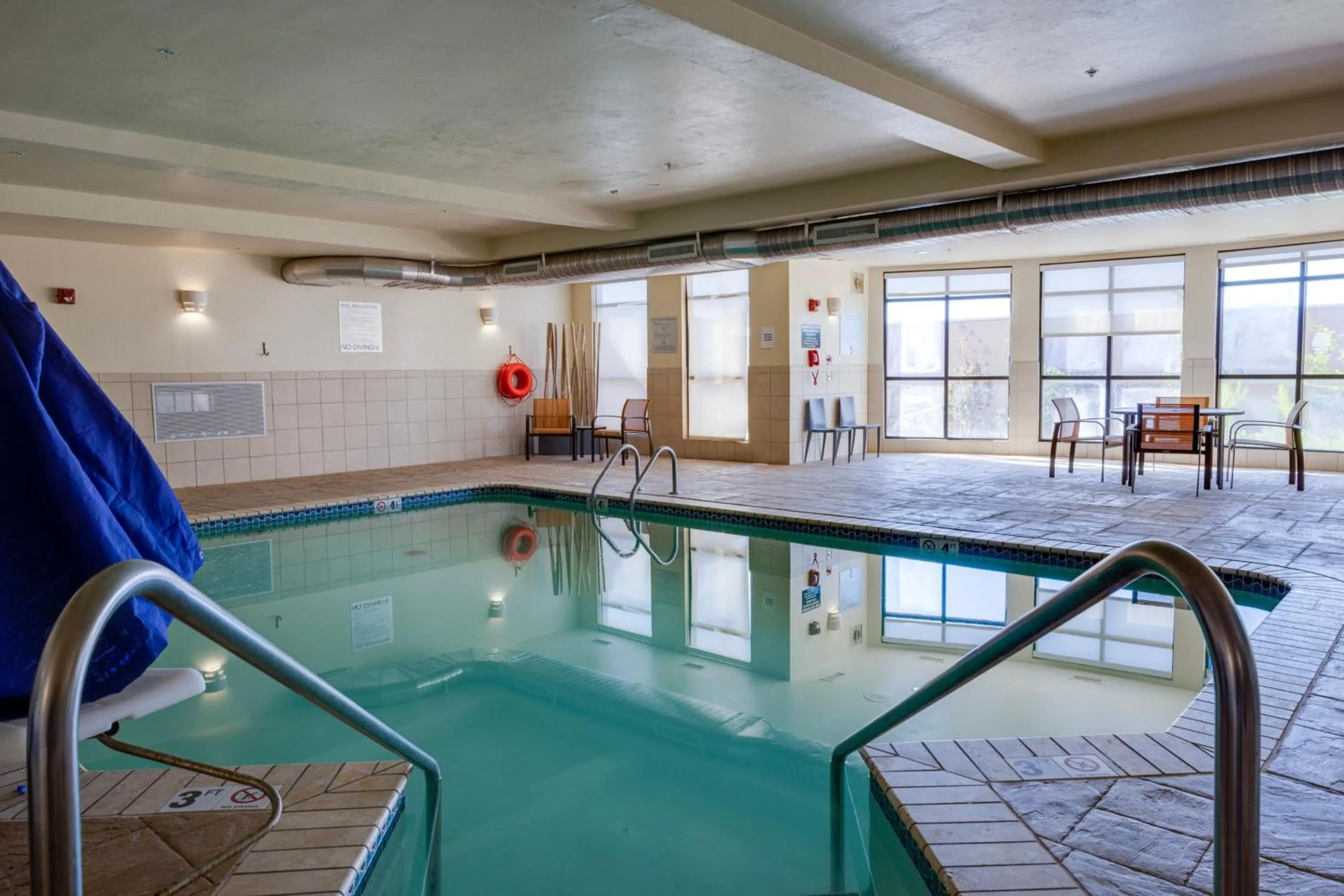 Swimming pool in Courtyard by Marriott Oklahoma City North/Quail Springs