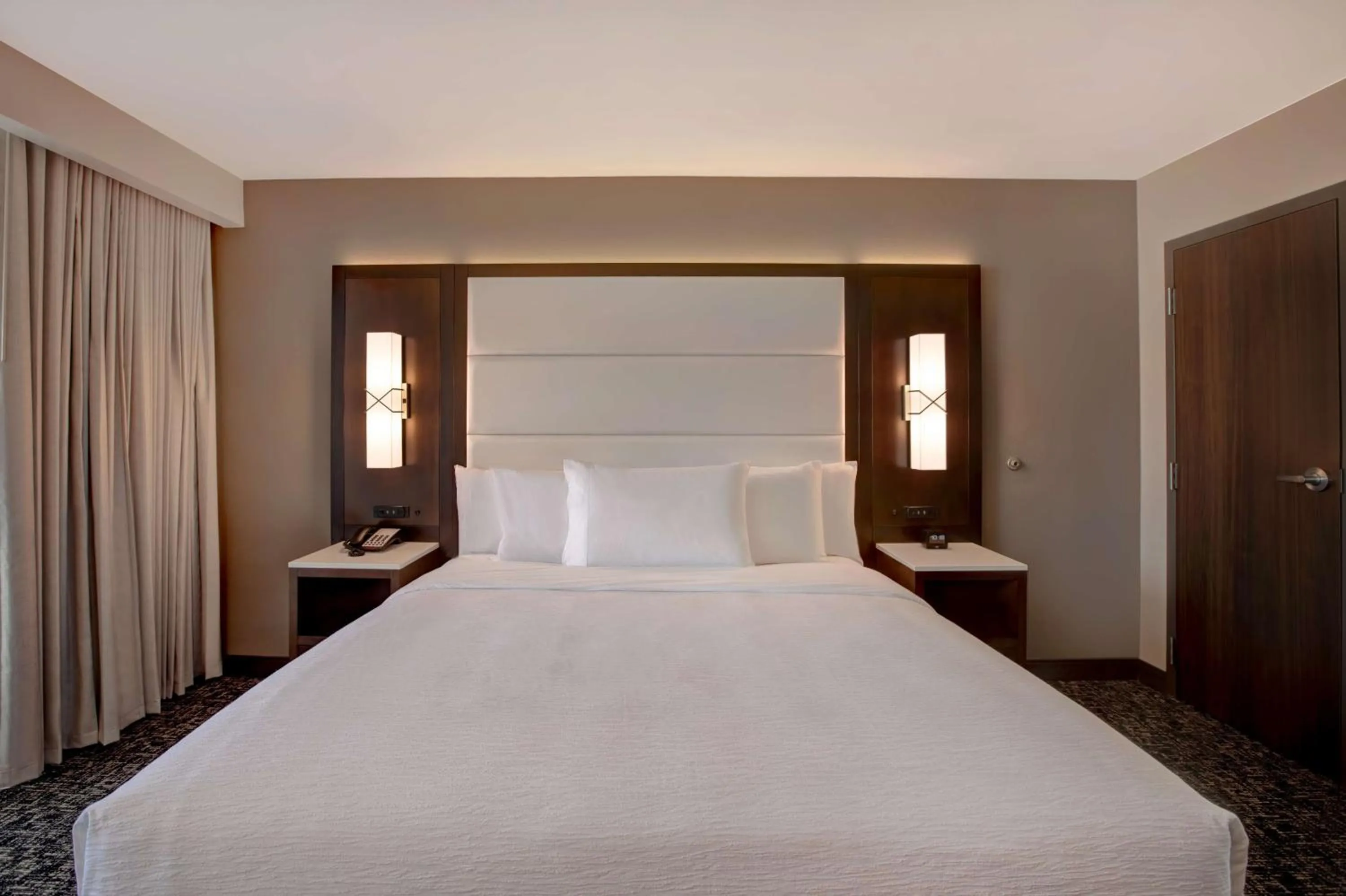 Bed in Embassy Suites By Hilton Oklahoma City Northwest