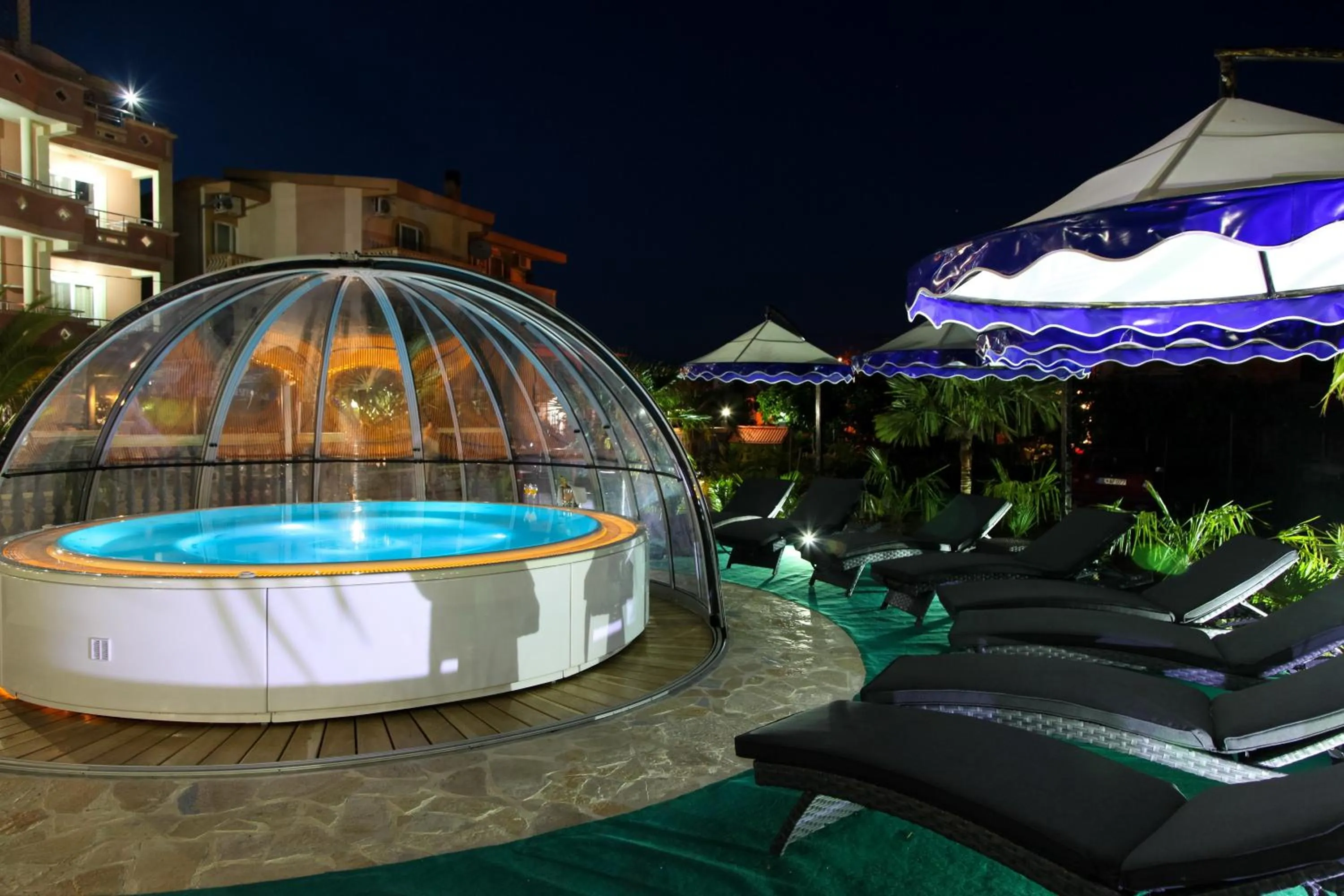 Hot Spring Bath in Aparthotel Villa Primafila