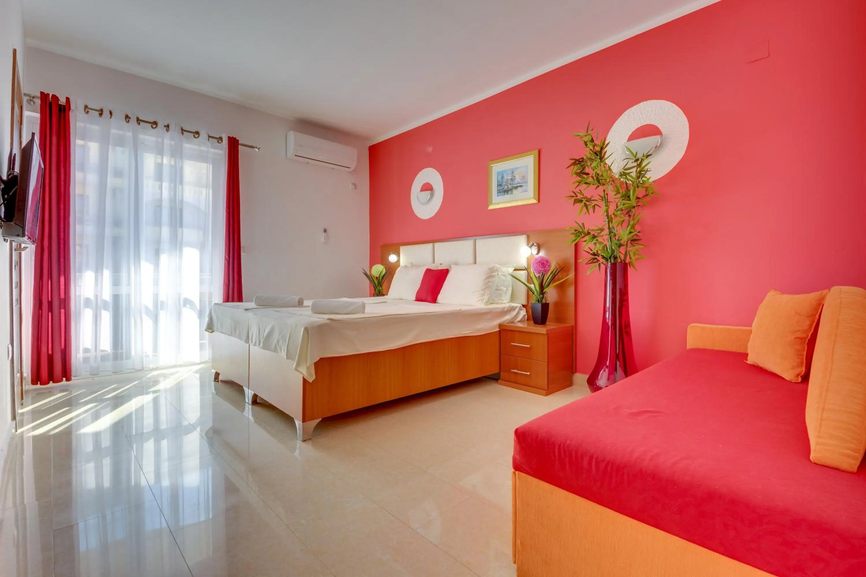 Photo of the whole room, Bed in Aparthotel Villa Primafila