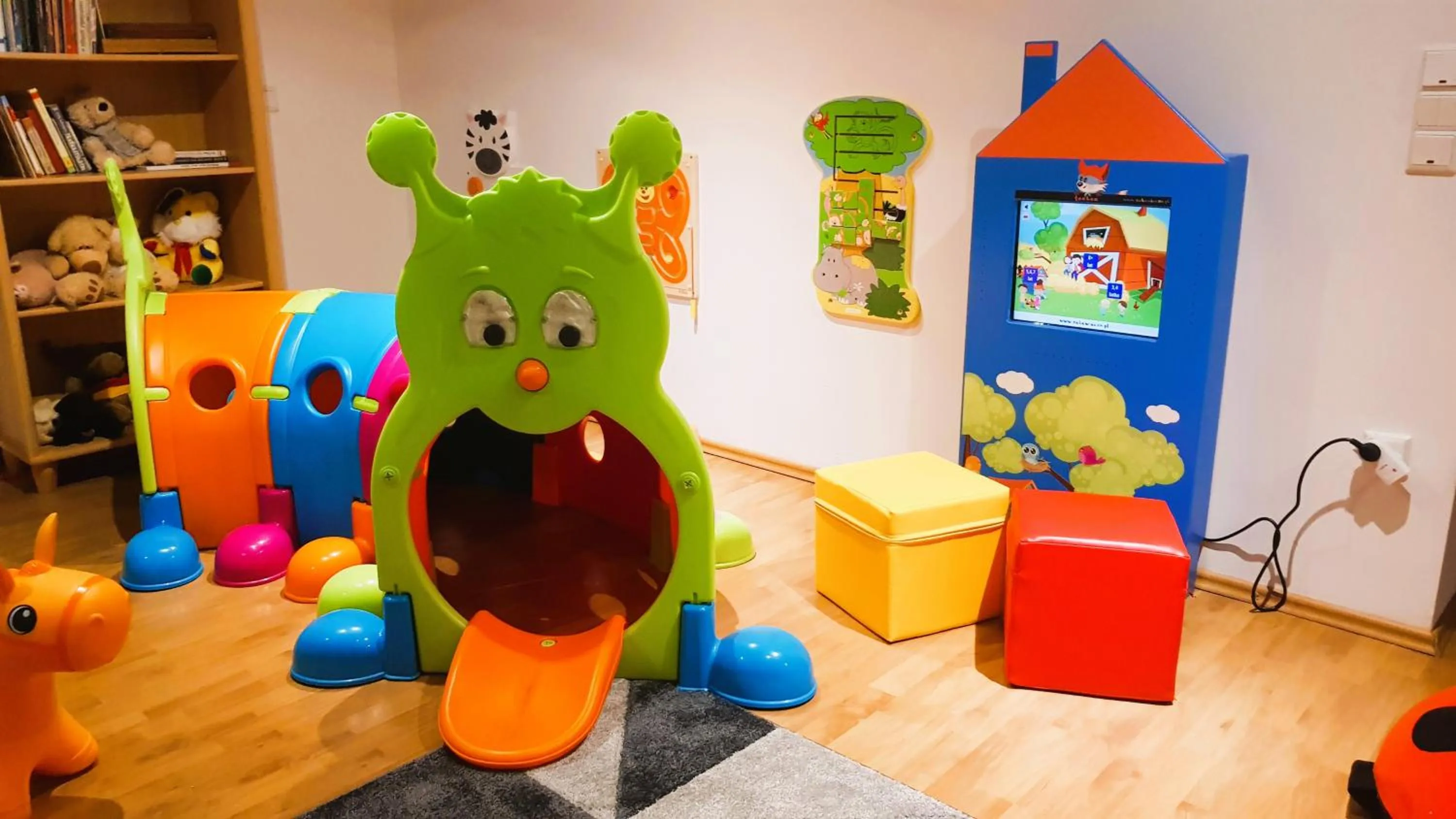 Kids's club in Karina