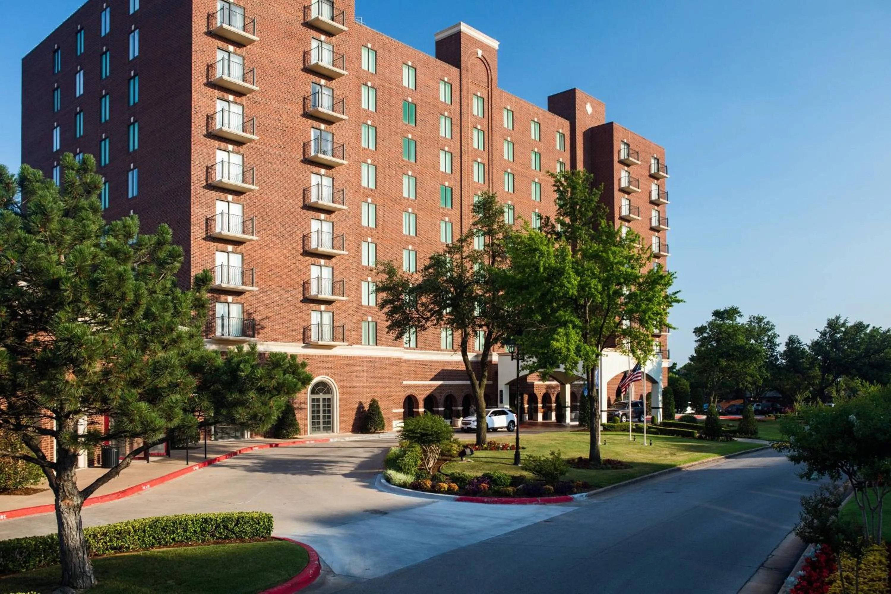 Property building in Renaissance Waterford Oklahoma City Hotel