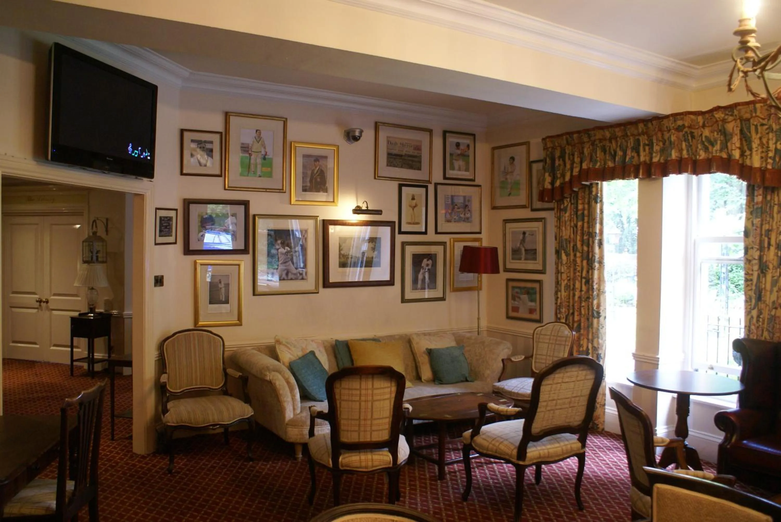 Lounge or bar in Haley's Hotel