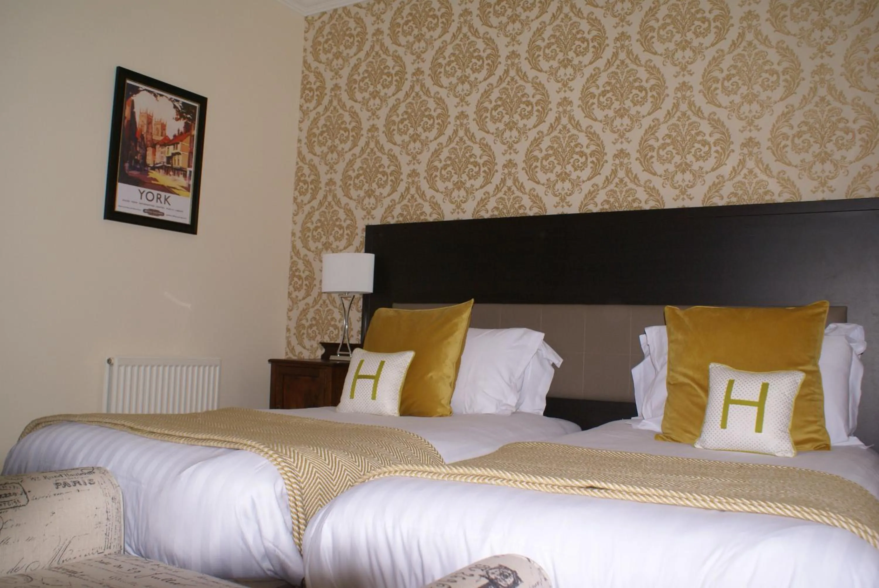 Bedroom, Bed in Haley's Hotel