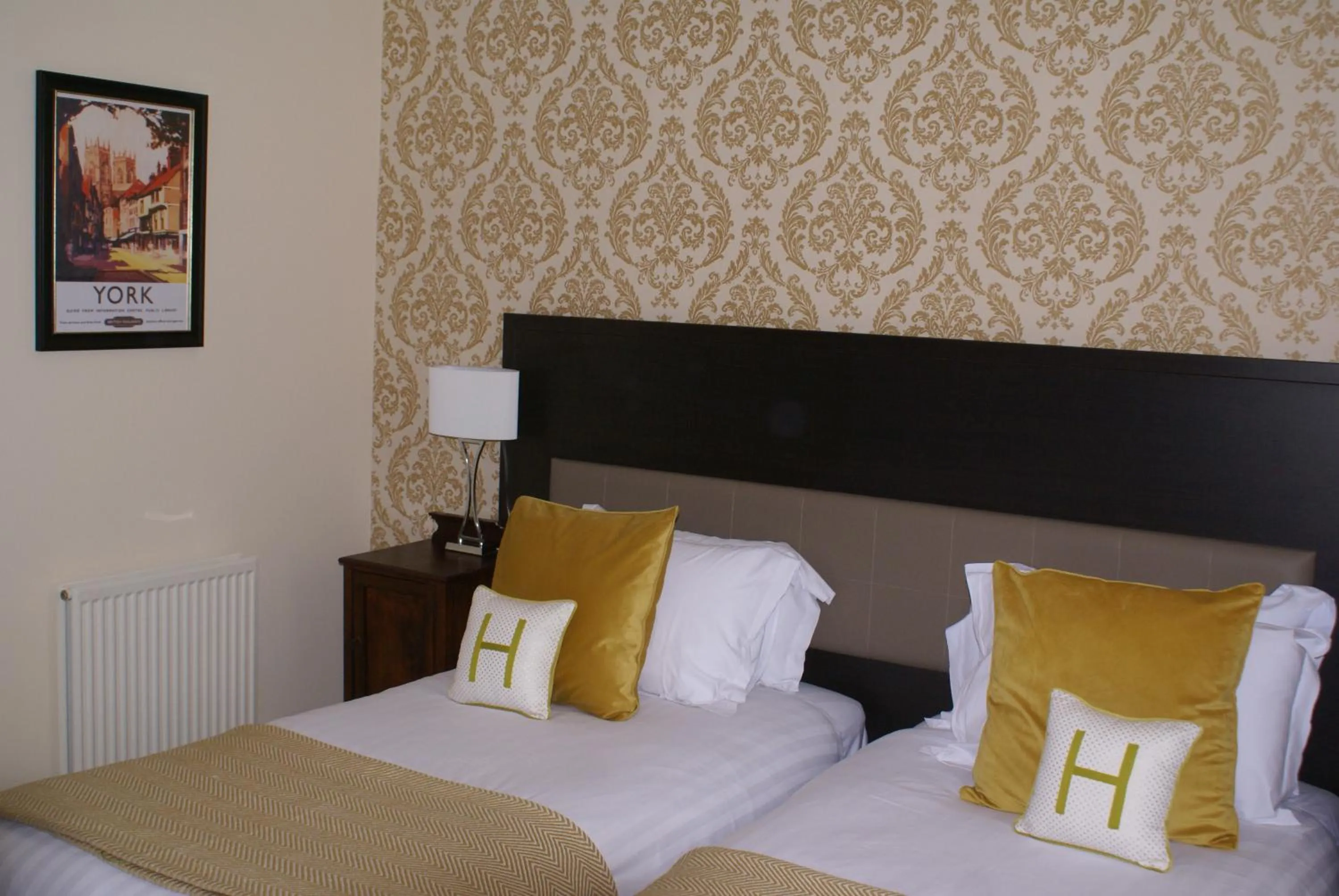 Bedroom, Bed in Haley's Hotel