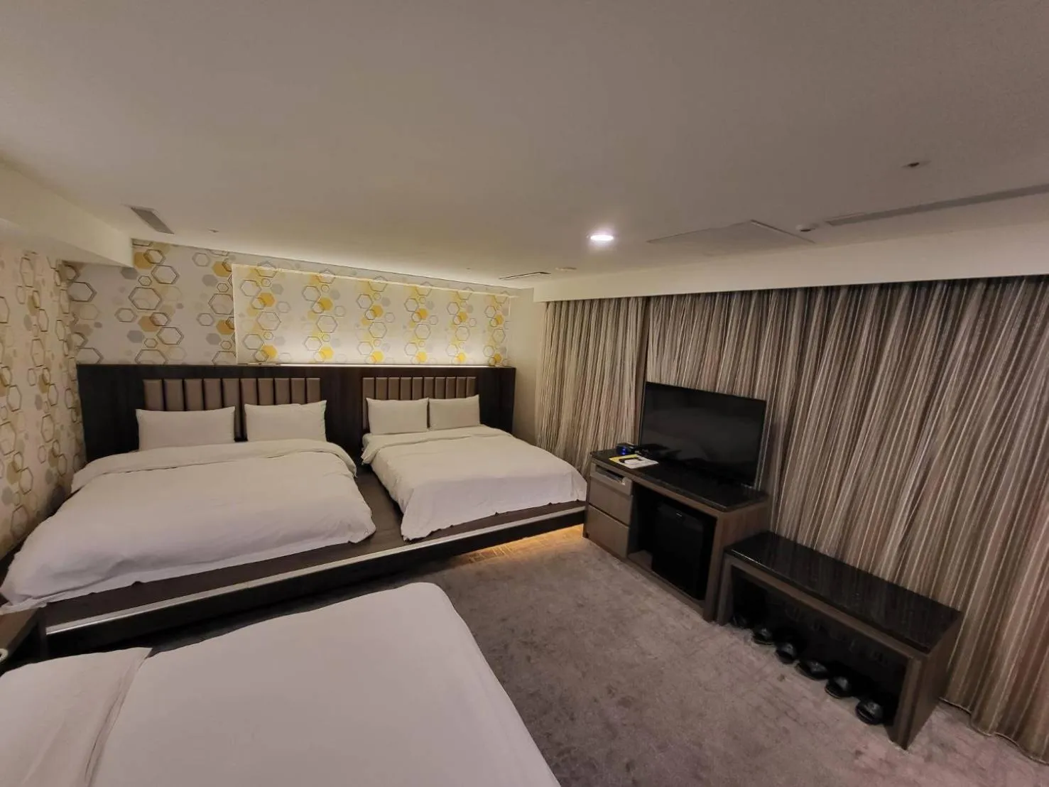 Photo of the whole room, Bed in JUNG-ZAW BUSSINESS HOTEL