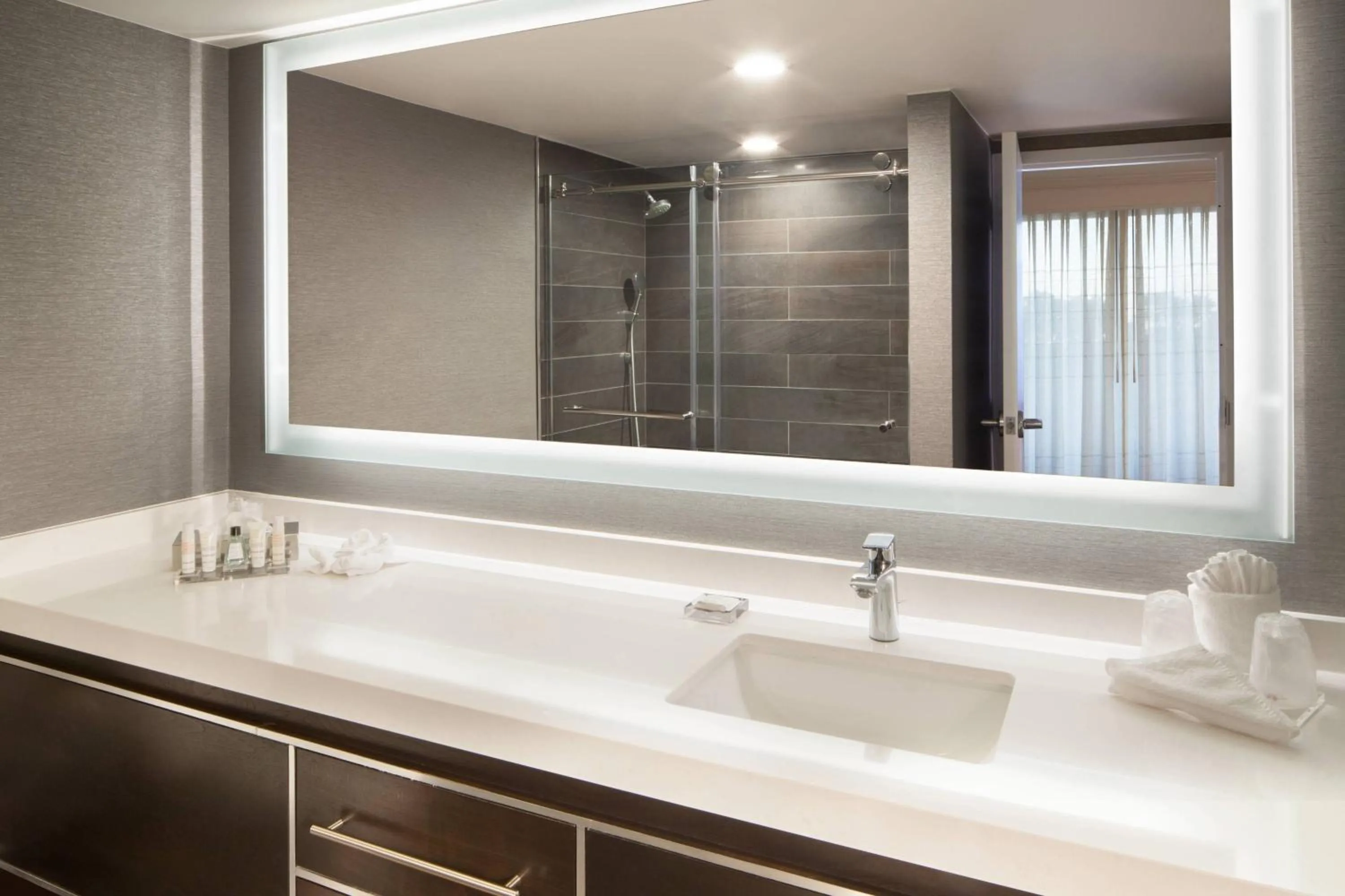 Bathroom in Omaha Marriott