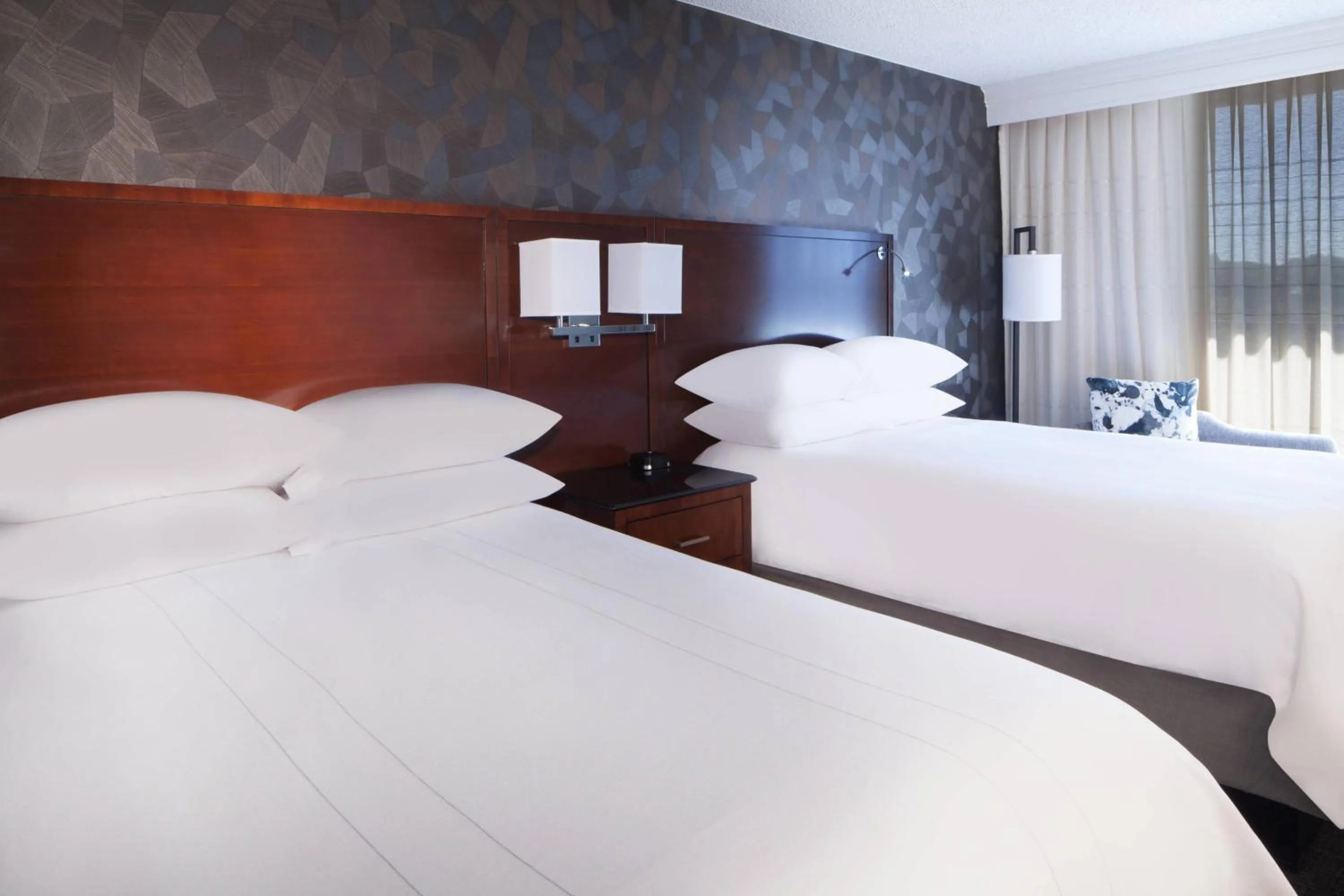 Photo of the whole room, Bed in Omaha Marriott