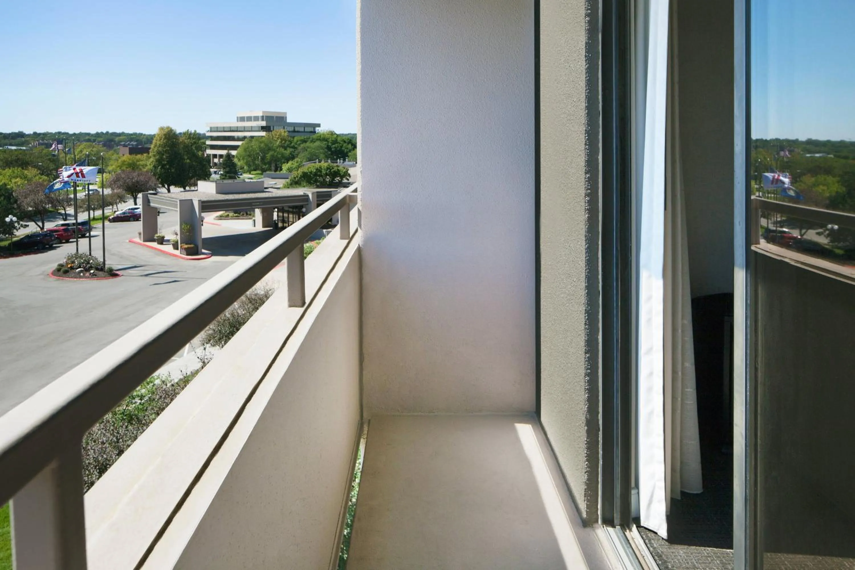 Photo of the whole room in Omaha Marriott