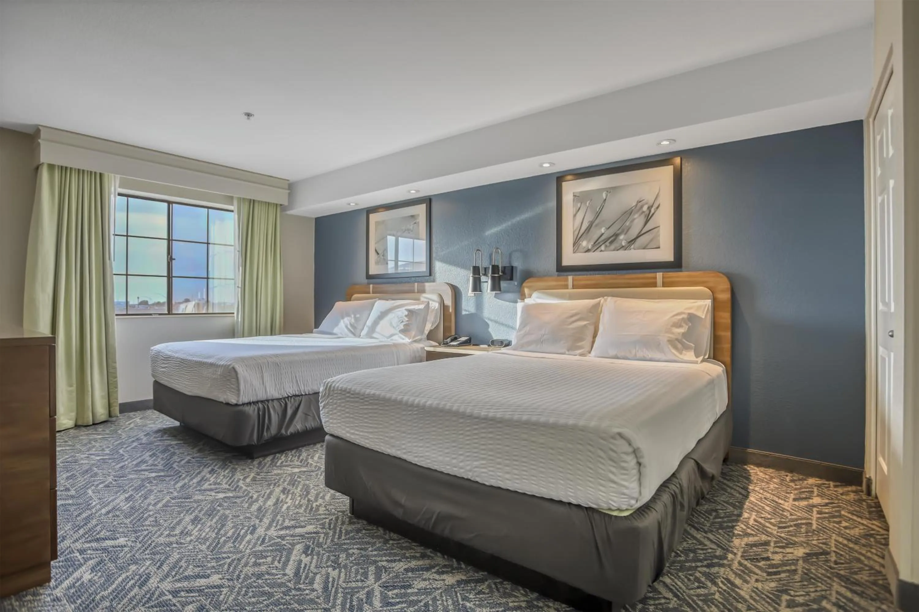 Bedroom, Bed in Best Western Hesperia-Victorville Suites