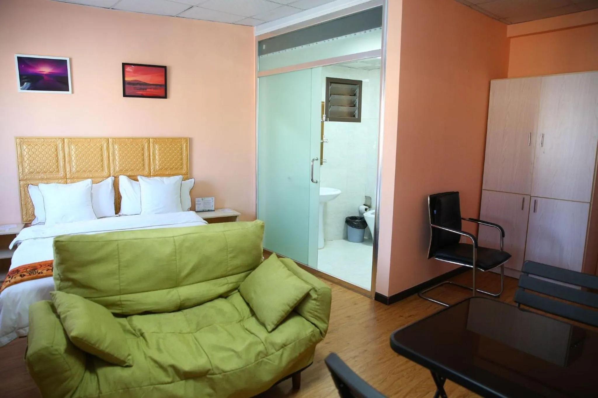 Photo of the whole room, Bed in Hotel Cristal Madagascar