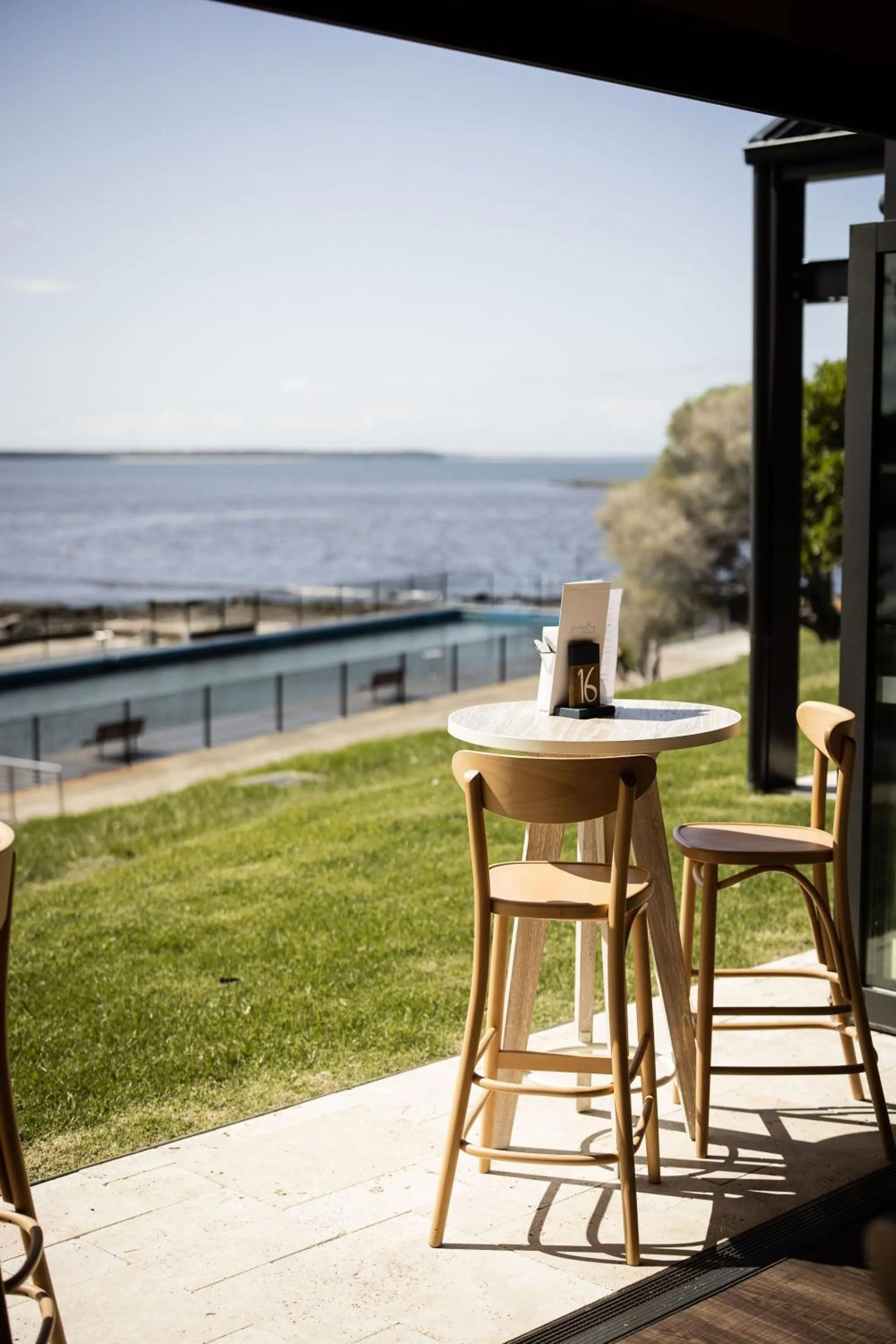 Restaurant/places to eat in Huskisson Hotel