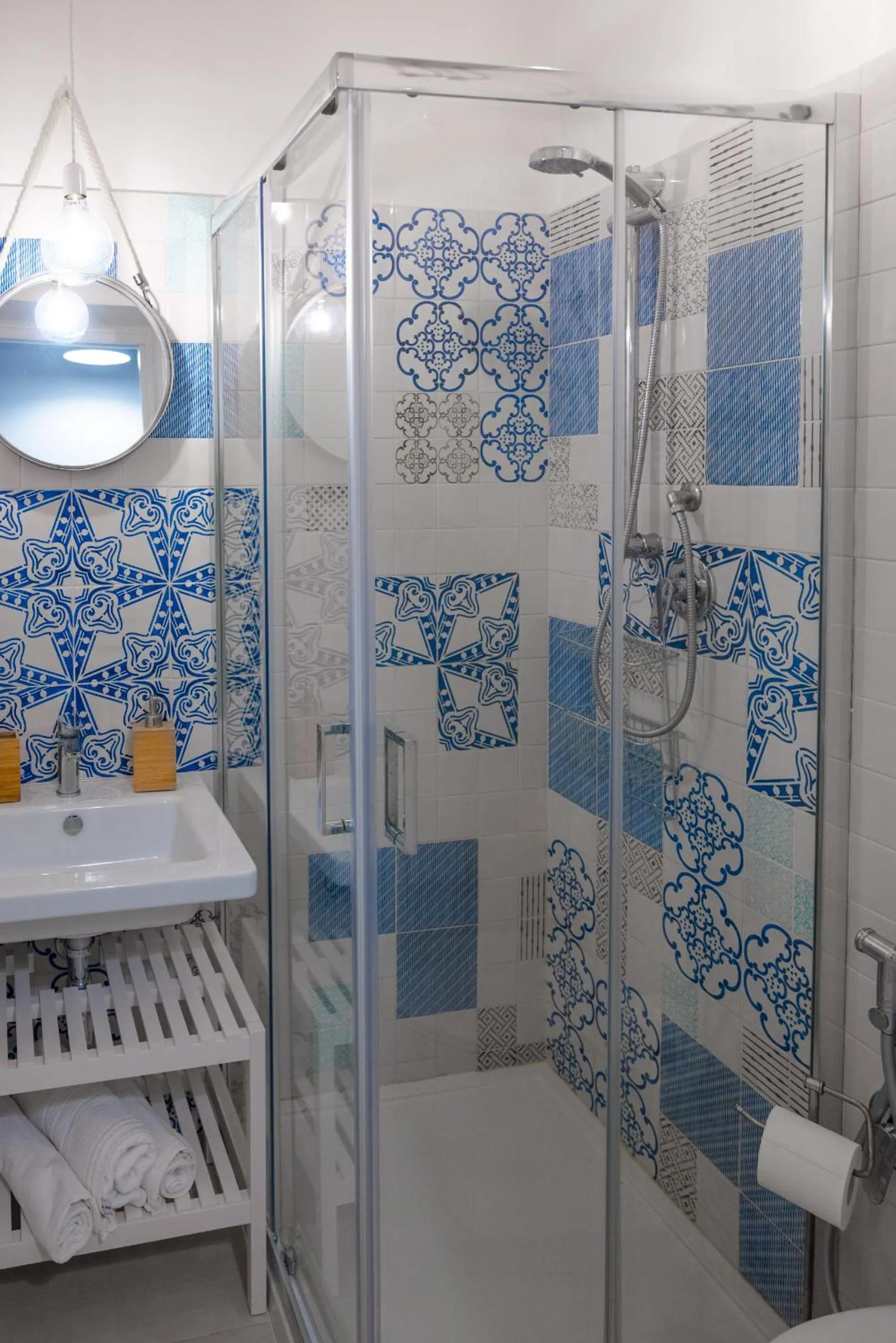 Bathroom in Veronique by Dimore in Sicily