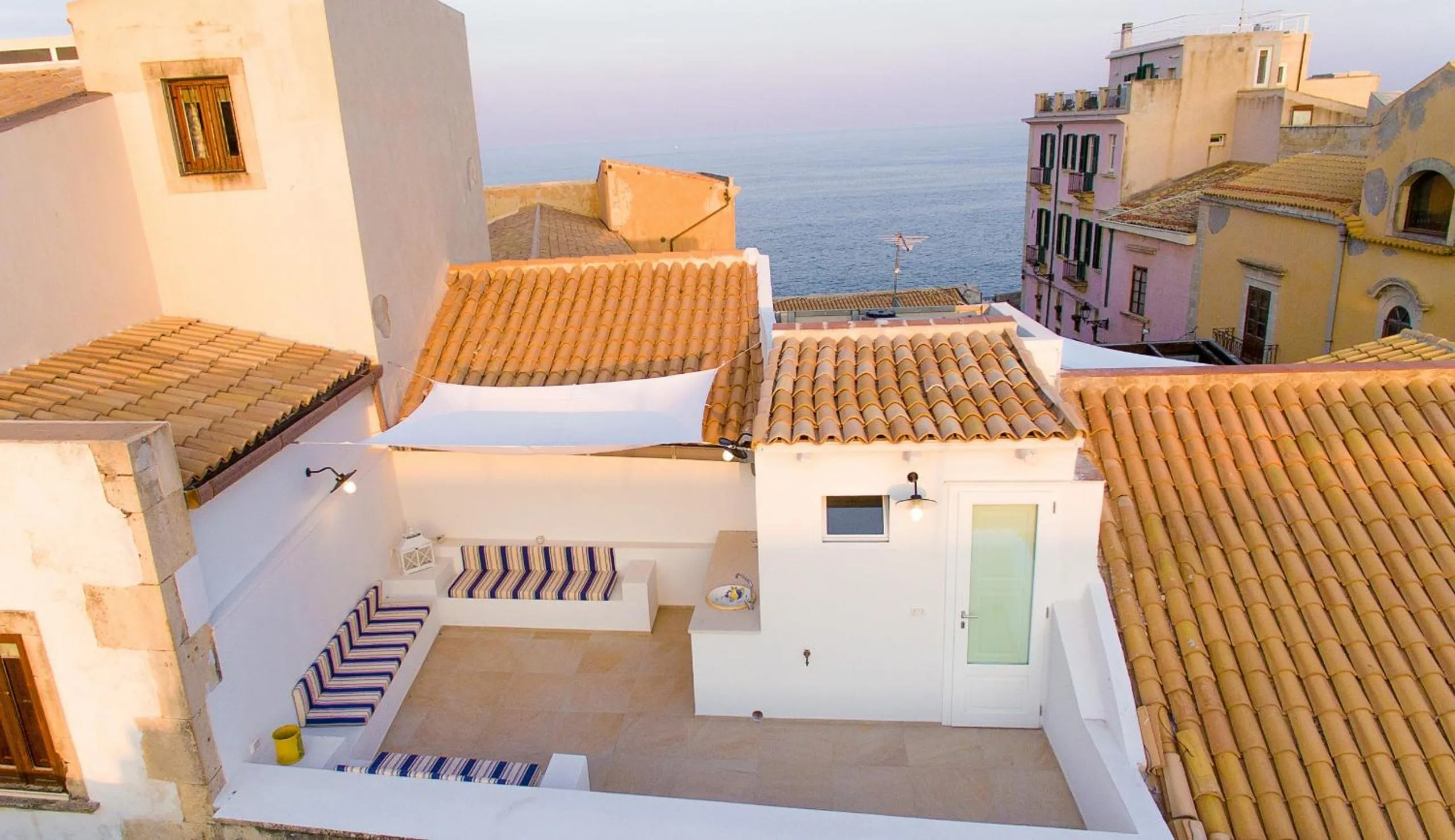 Balcony/Terrace in Veronique by Dimore in Sicily
