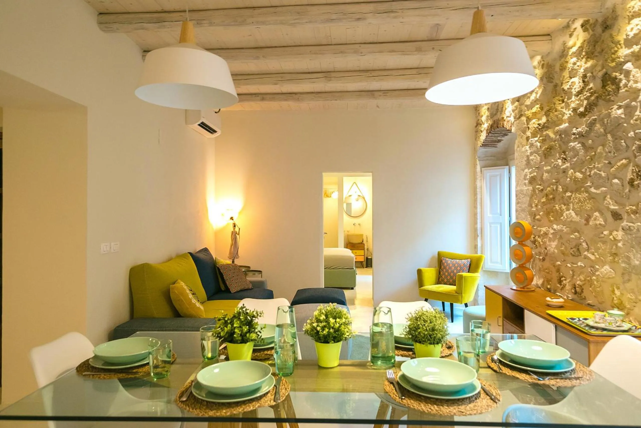 Dining area in Veronique by Dimore in Sicily