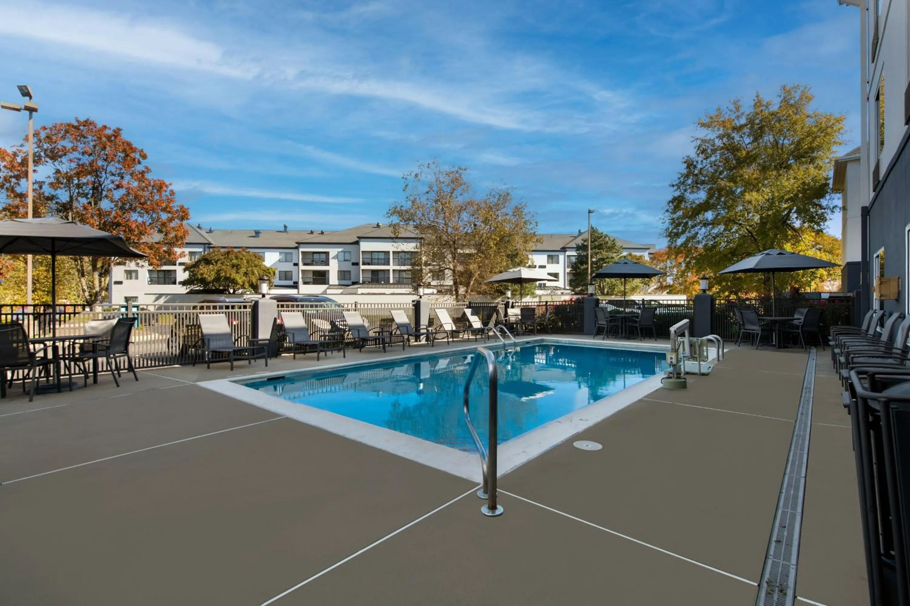 Swimming pool in Fairfield by Marriott Chesapeake