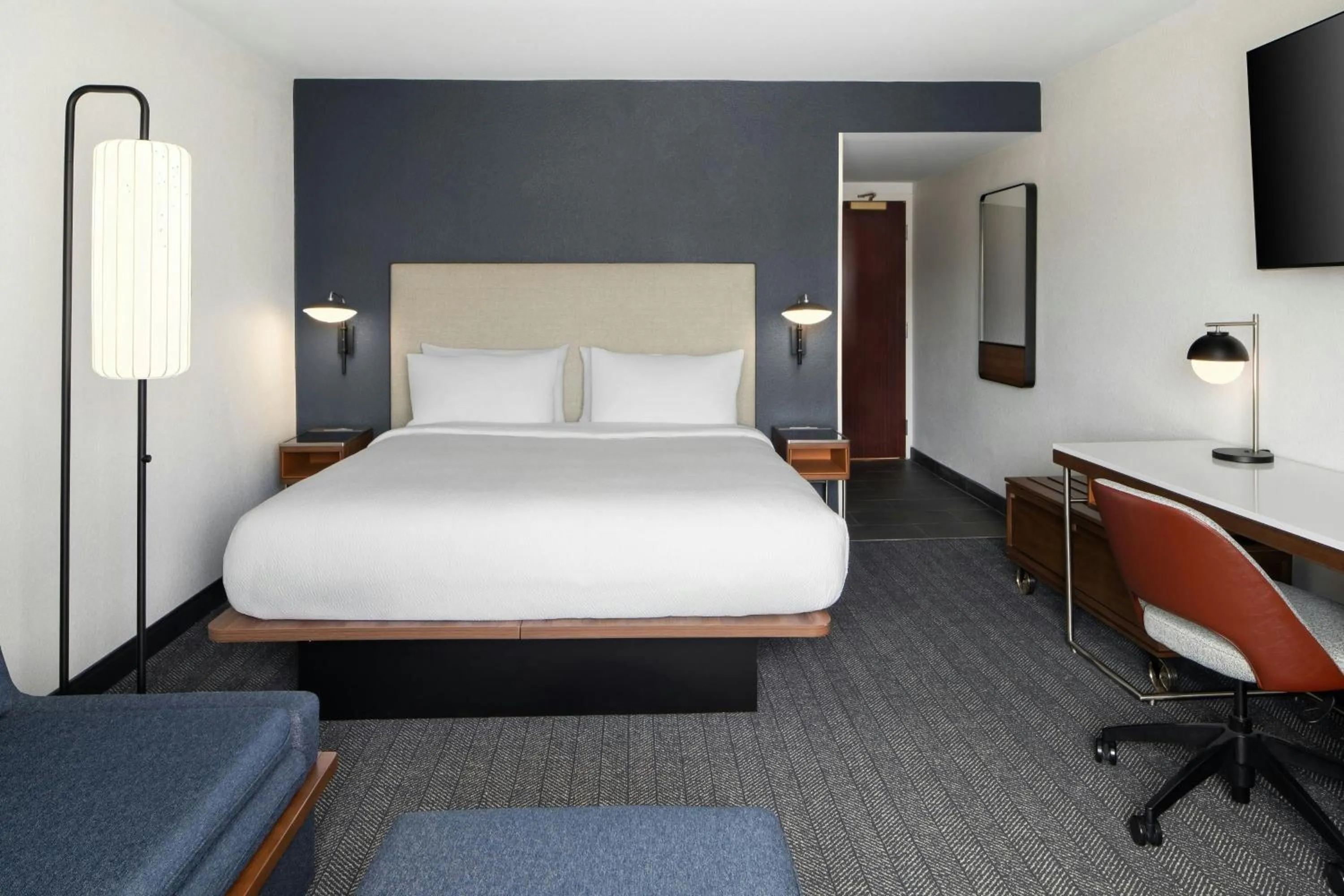 Photo of the whole room, Bed in Courtyard Chesapeake Greenbrier