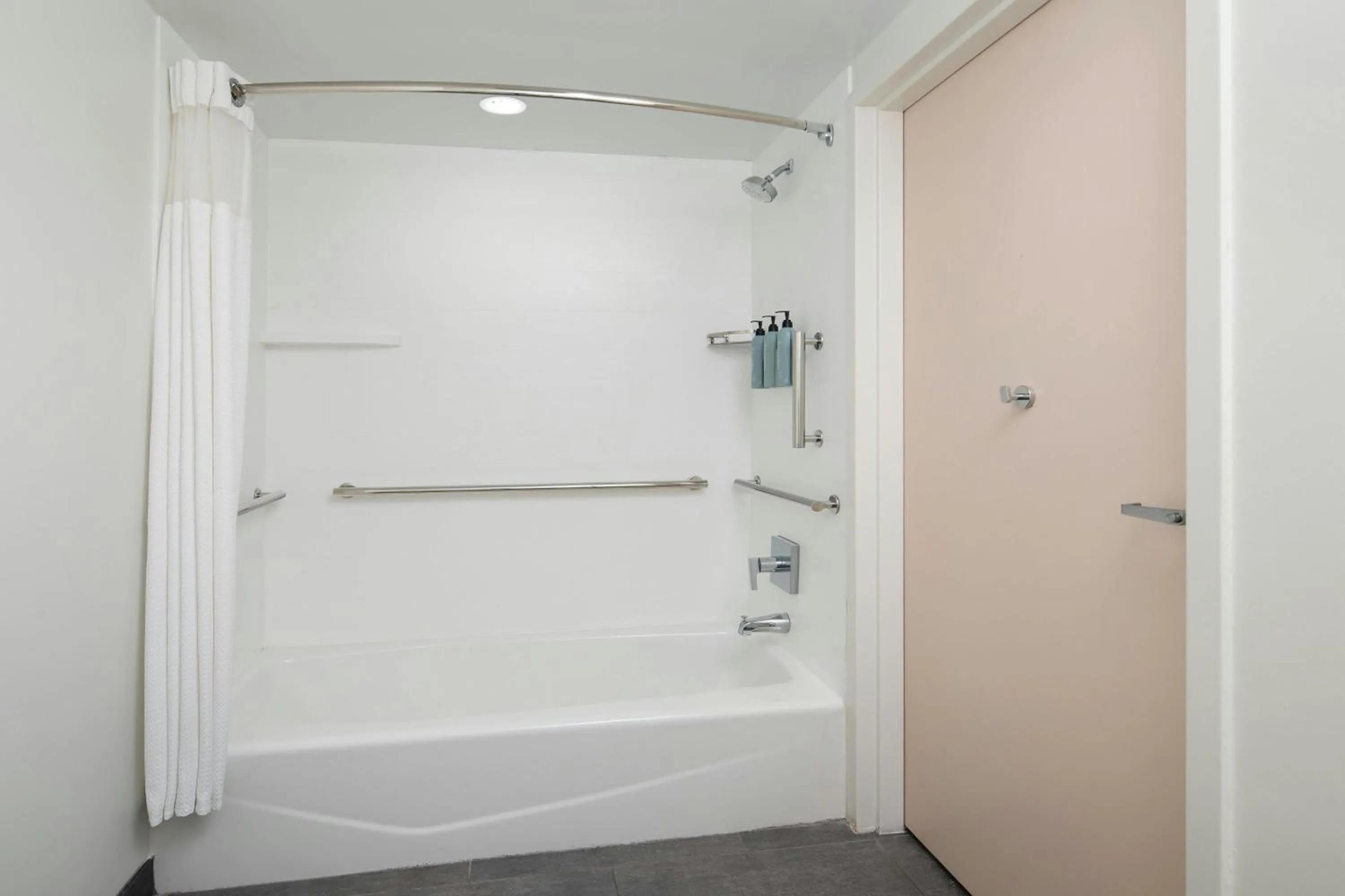 Bathroom in Courtyard Chesapeake Greenbrier