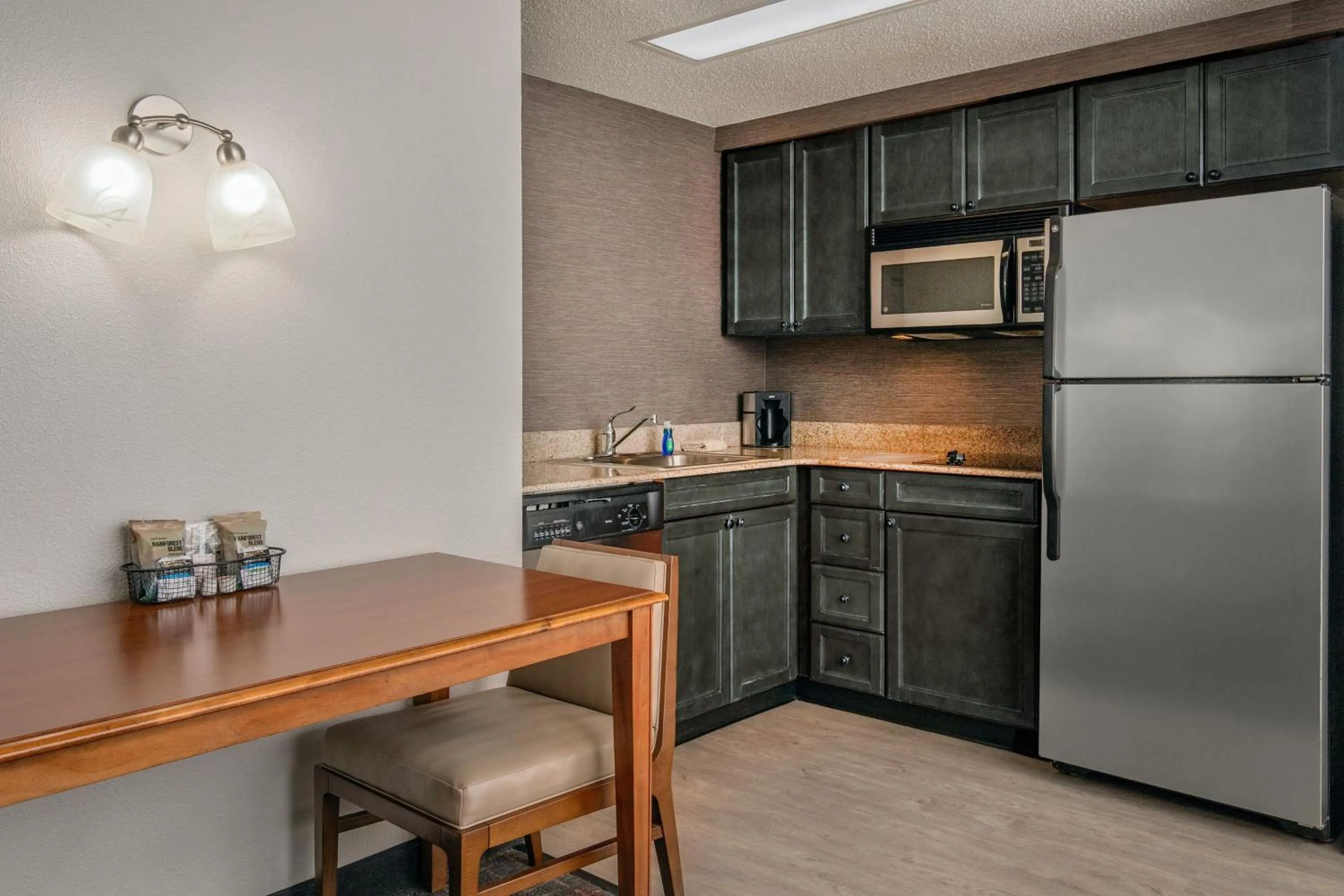 Kitchen or kitchenette in Residence Inn by Marriott Chesapeake Greenbrier
