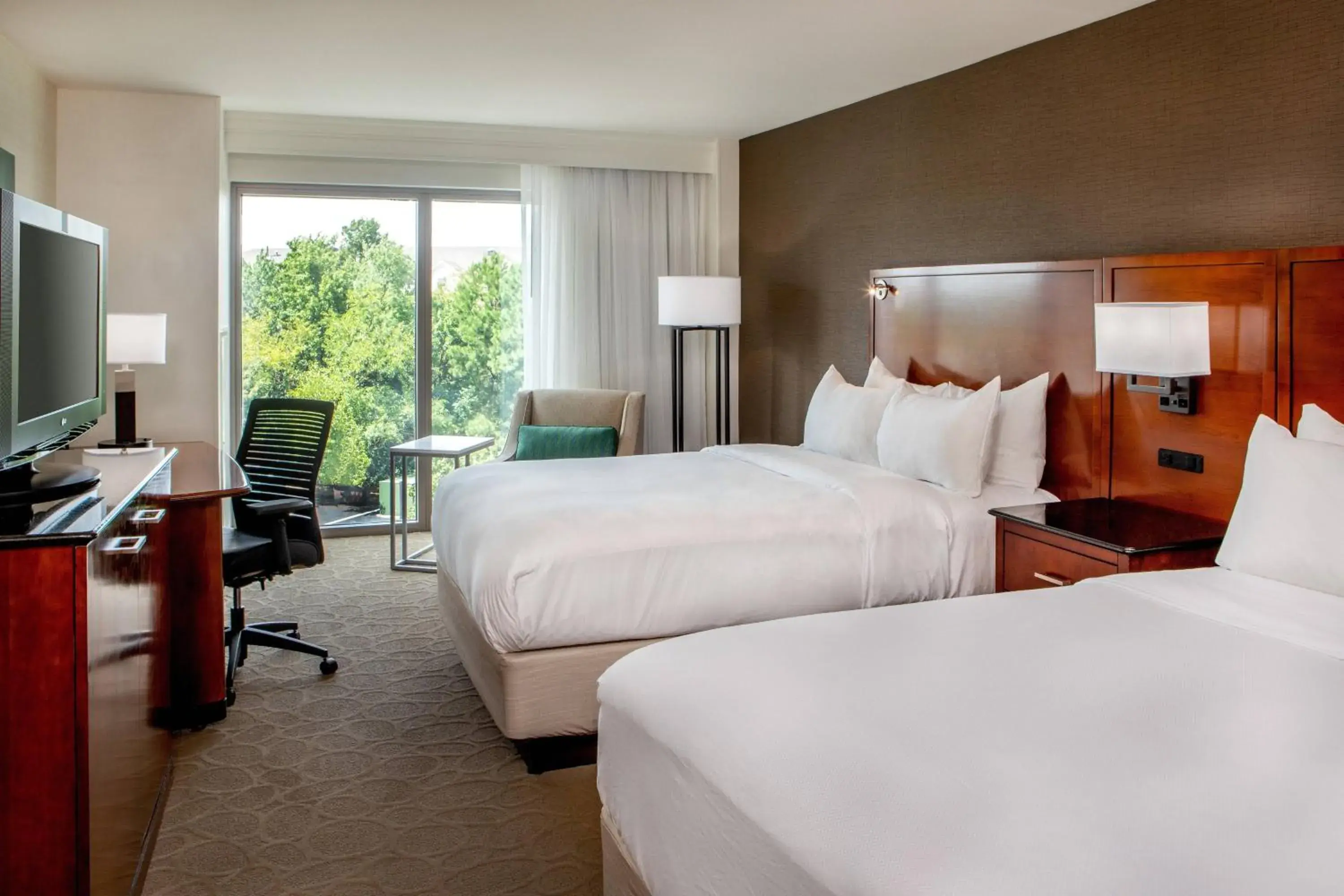 Double Room with Two Double Beds and Adapted Tub - Mobility and Hearing Accessible in Delta Hotels by Marriott Chesapeake Norfolk Double Room with Two Double Beds and Adapted Tub - Mobility and Hearing Accessible in Delta Hotels by Marriott Chesapeake Norfolk