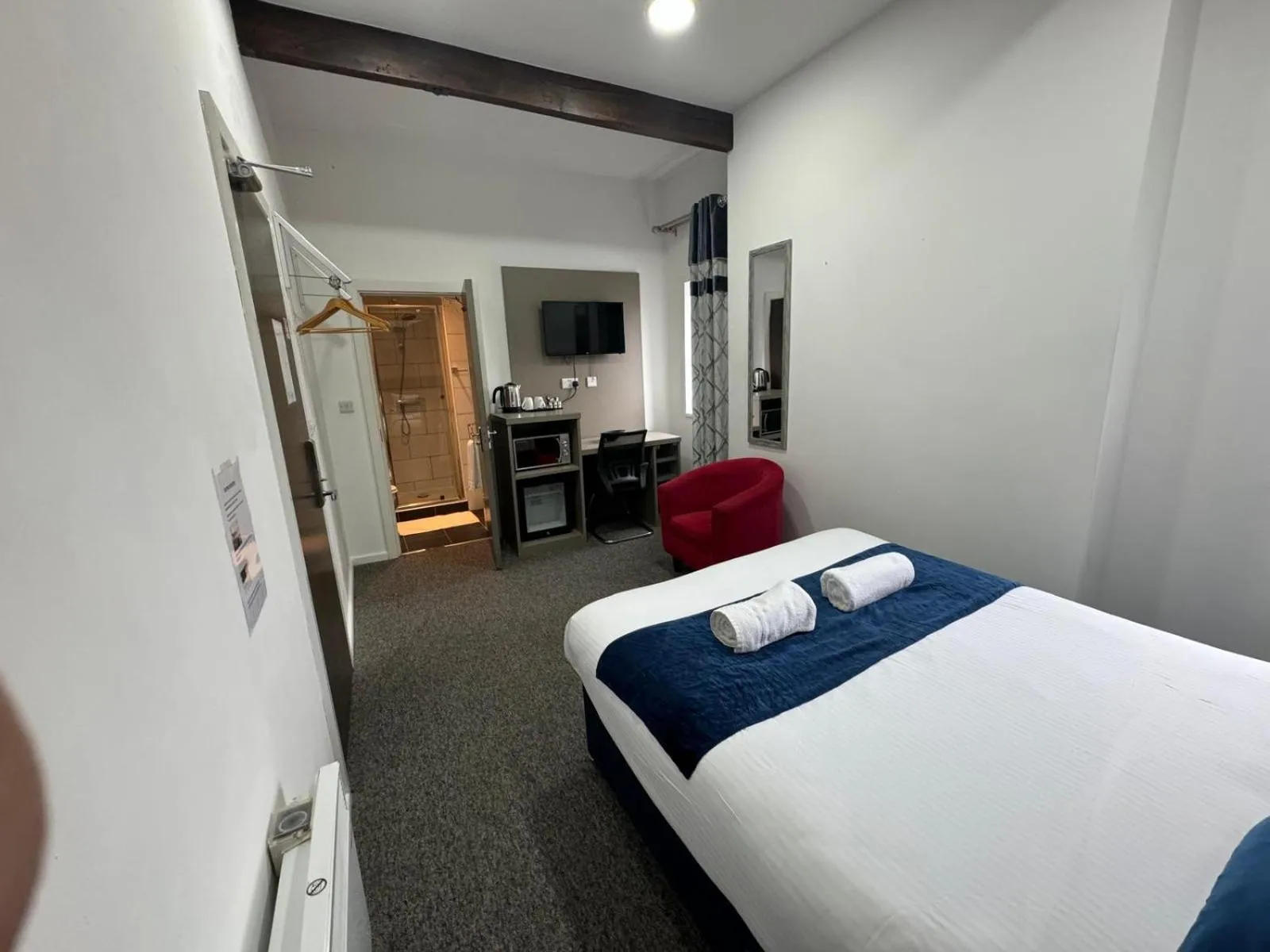 Bedroom, Bed in Abbey Hotel