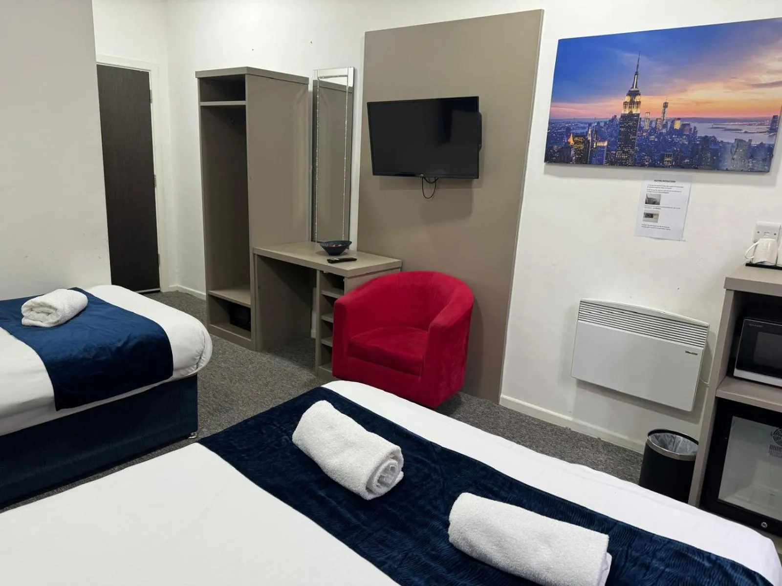 Bedroom, Bed in Abbey Hotel