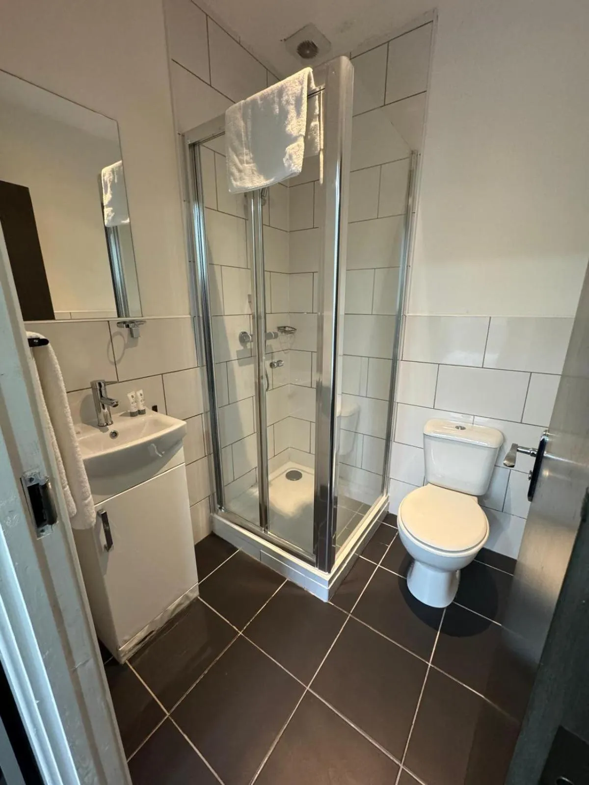 Shower in Abbey Hotel