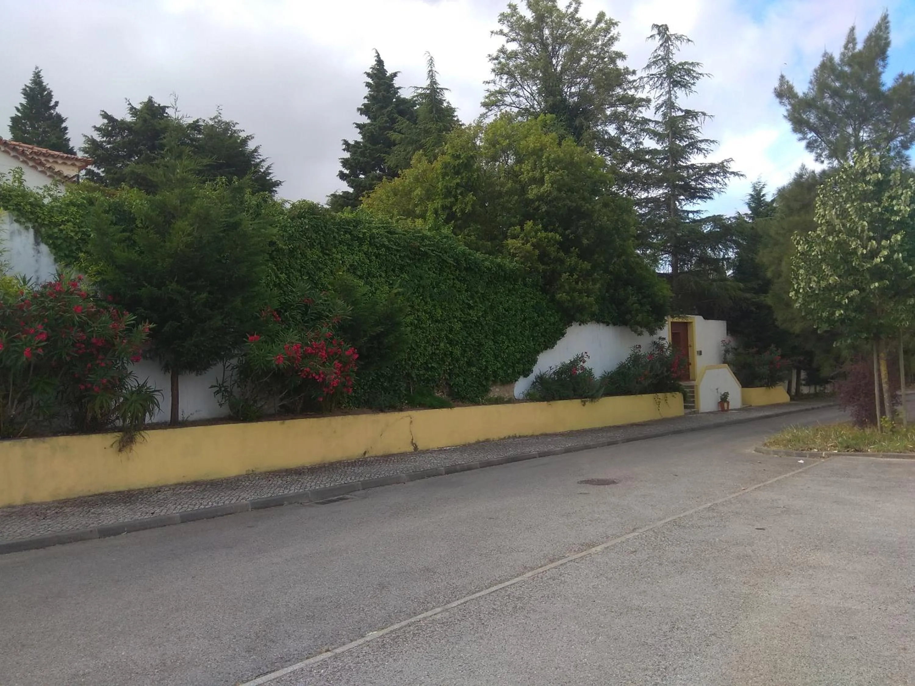 Facade/entrance in Casa Dos Arrabidos