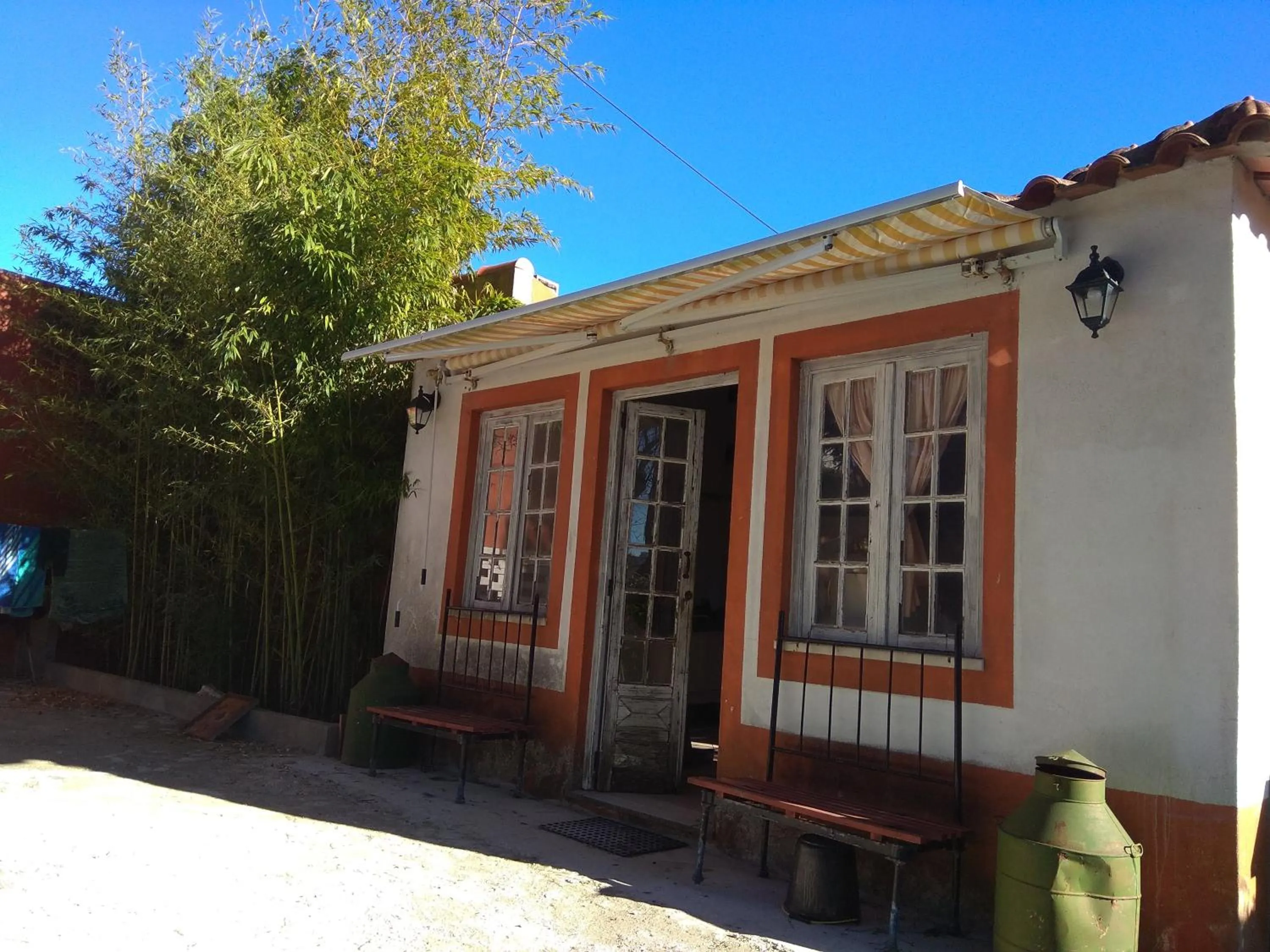 Property building in Casa Dos Arrabidos