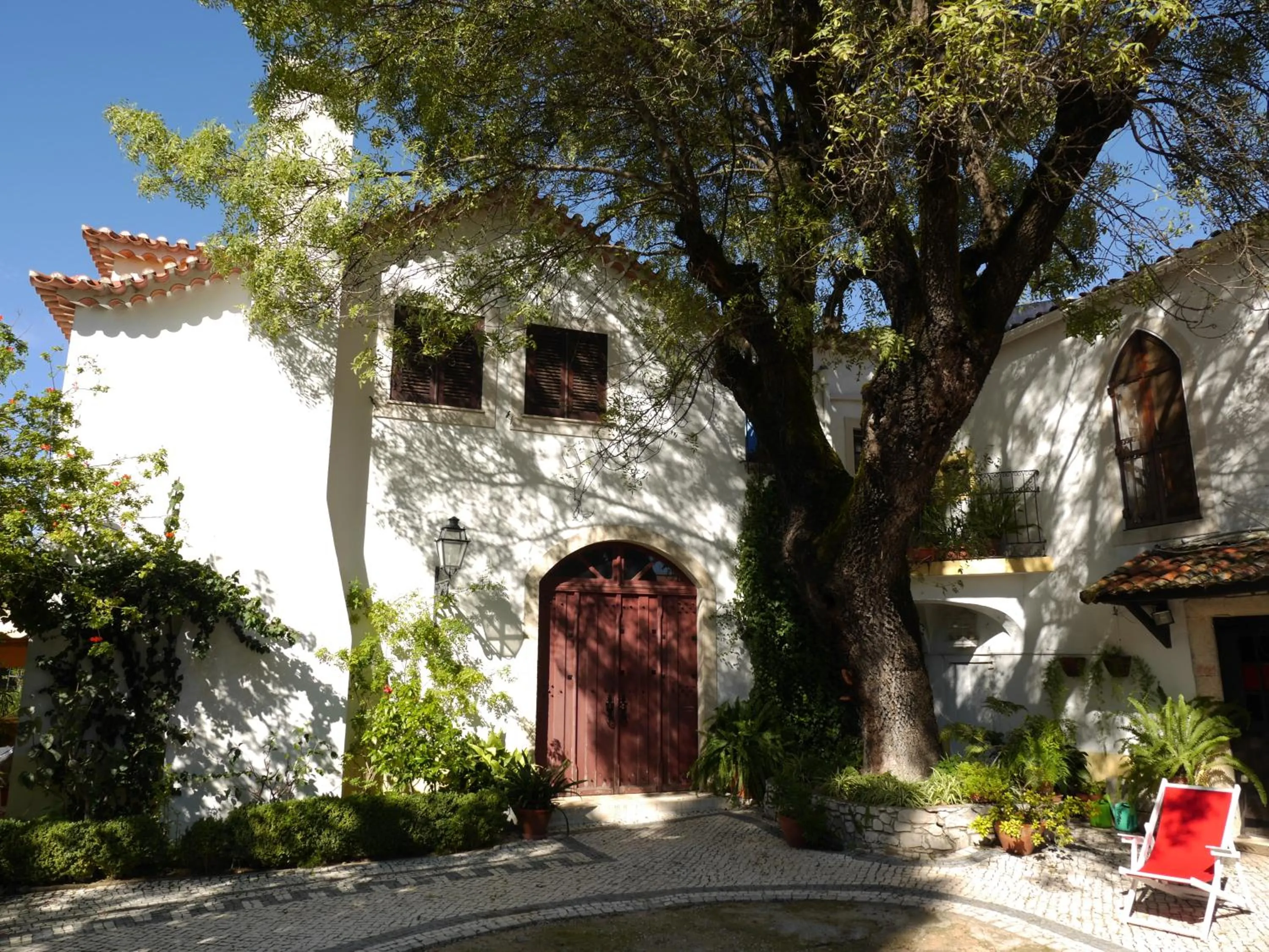 Facade/entrance in Casa Dos Arrabidos