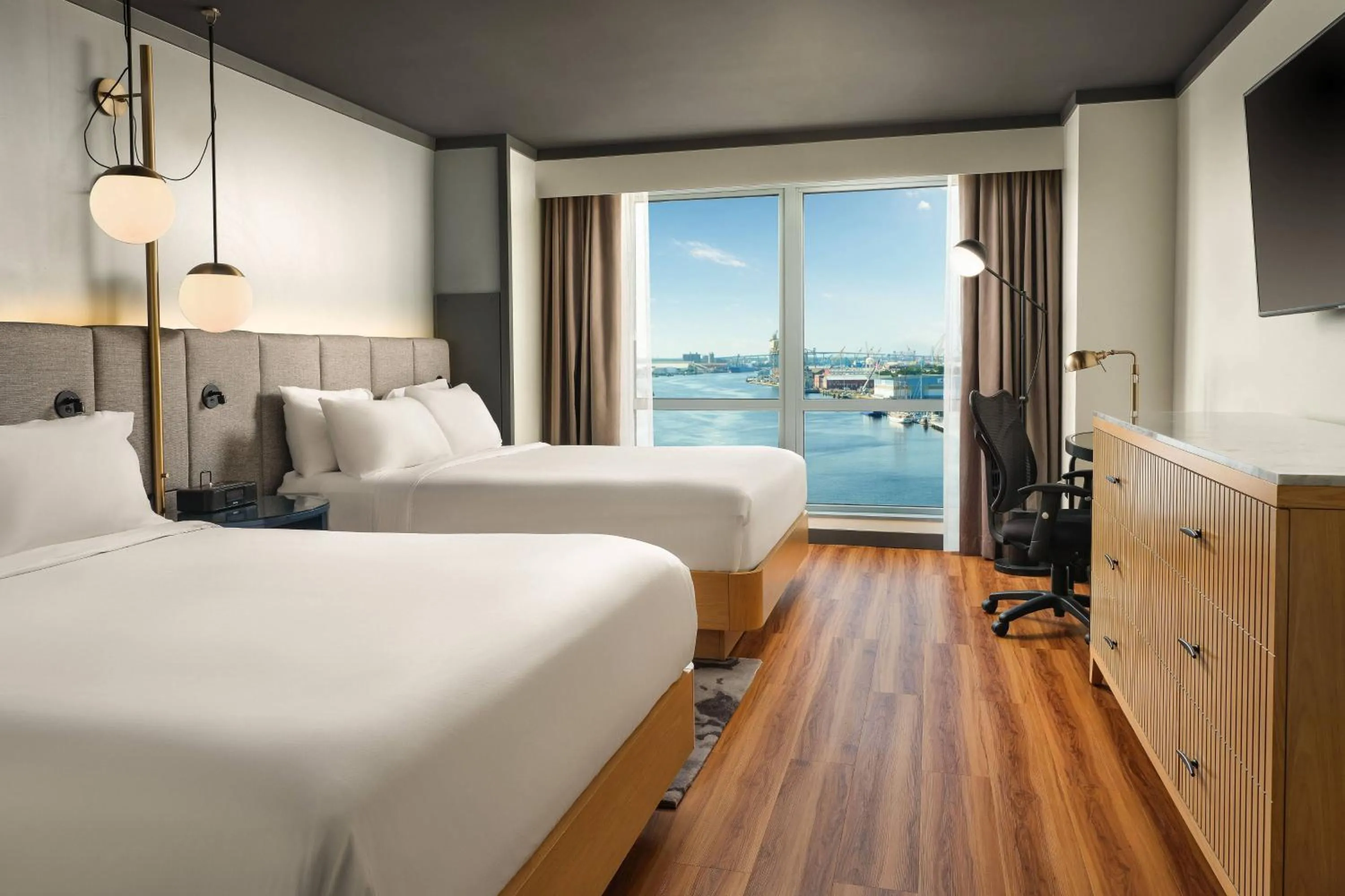 Photo of the whole room, Bed in Renaissance Portsmouth-Norfolk Waterfront Hotel