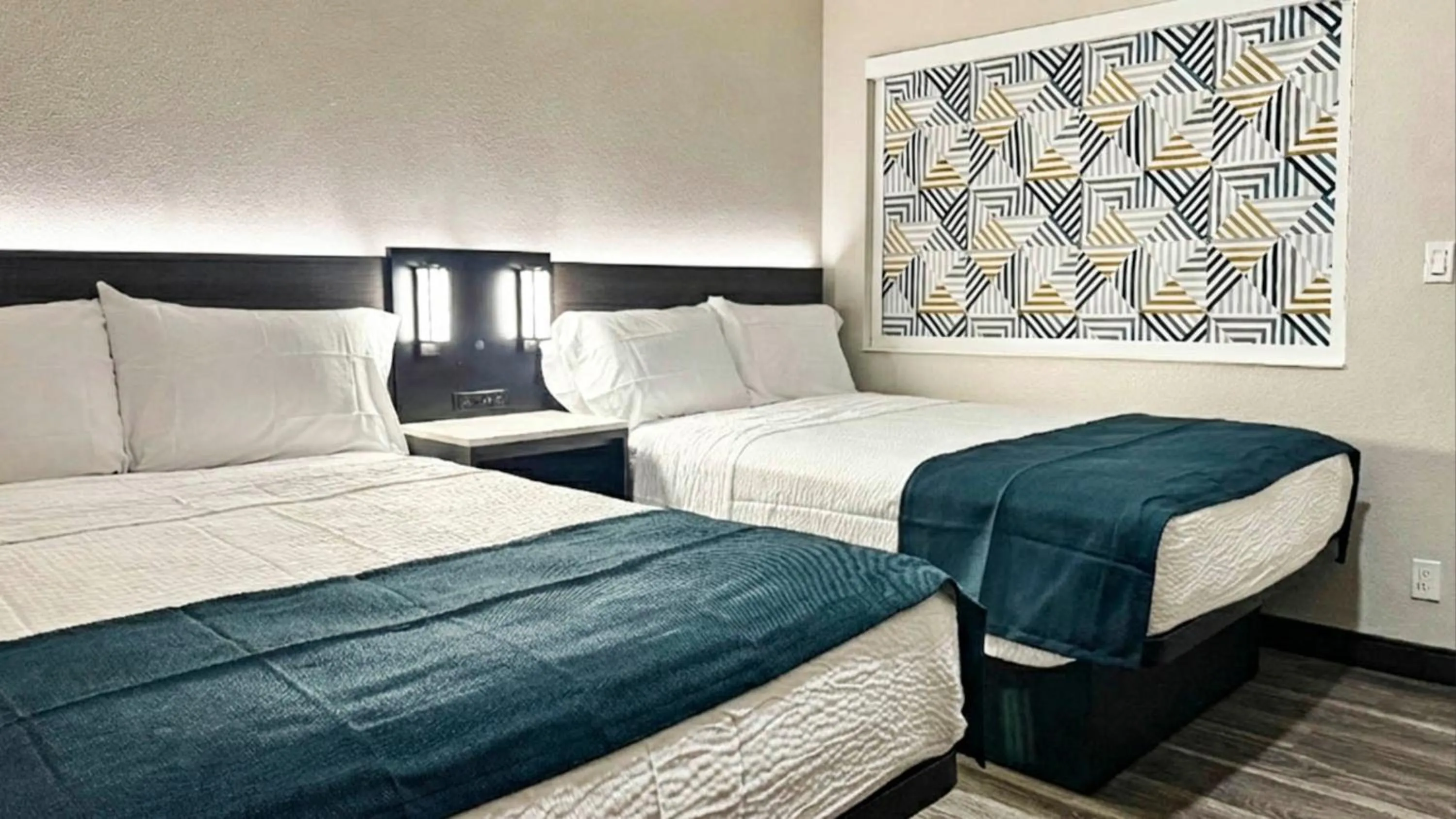 Bedroom, Bed in Motel 6-Atascadero, CA