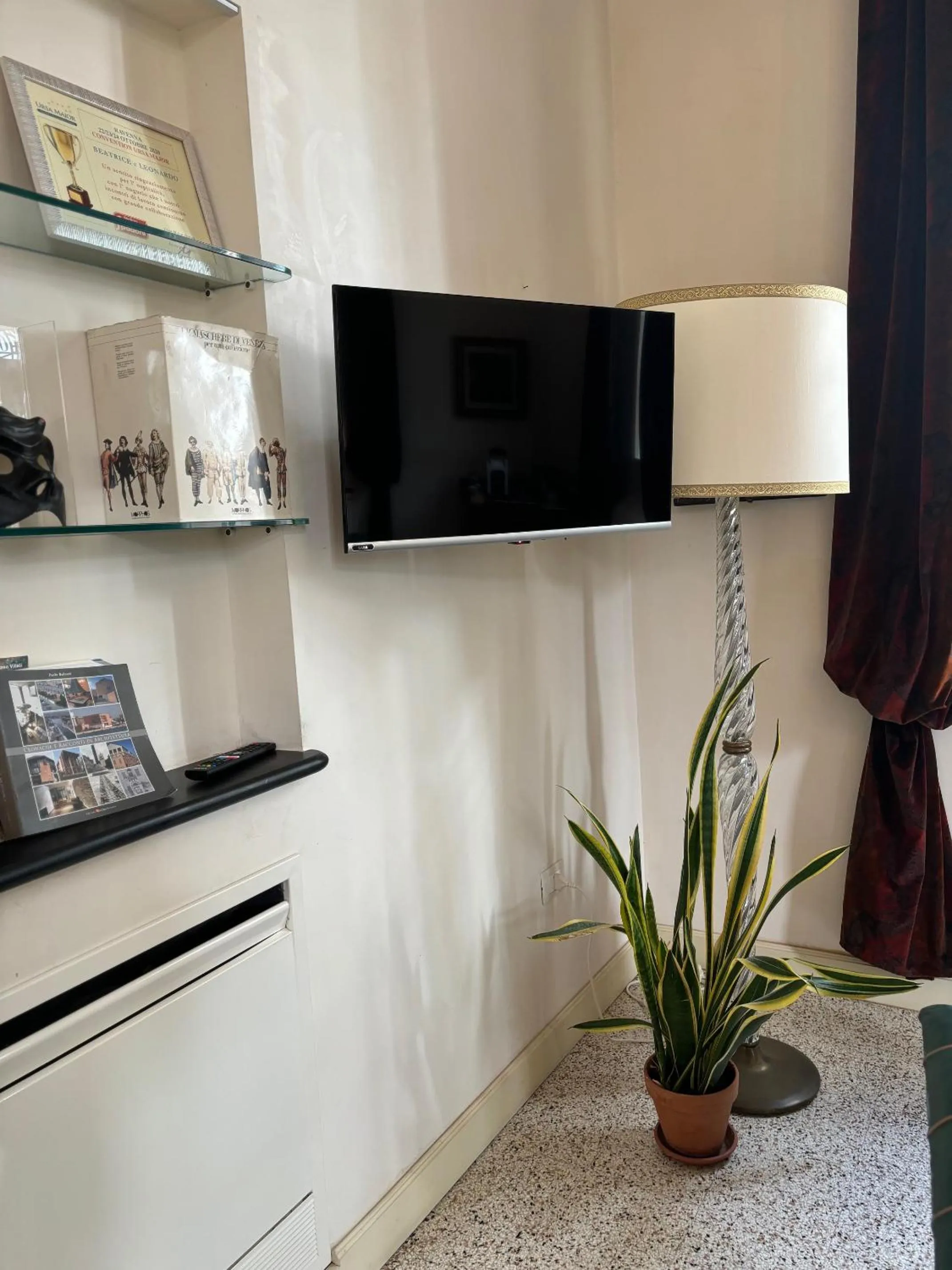 Communal lounge/ TV room in Locanda di Casa Spadoni