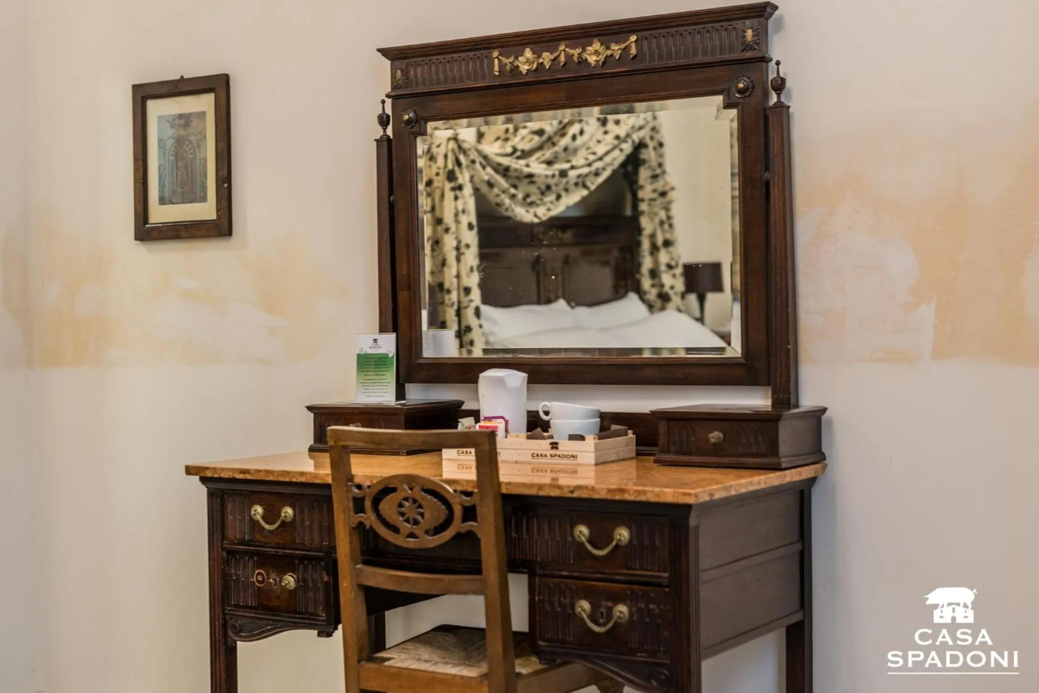 Decorative detail in Locanda di Casa Spadoni