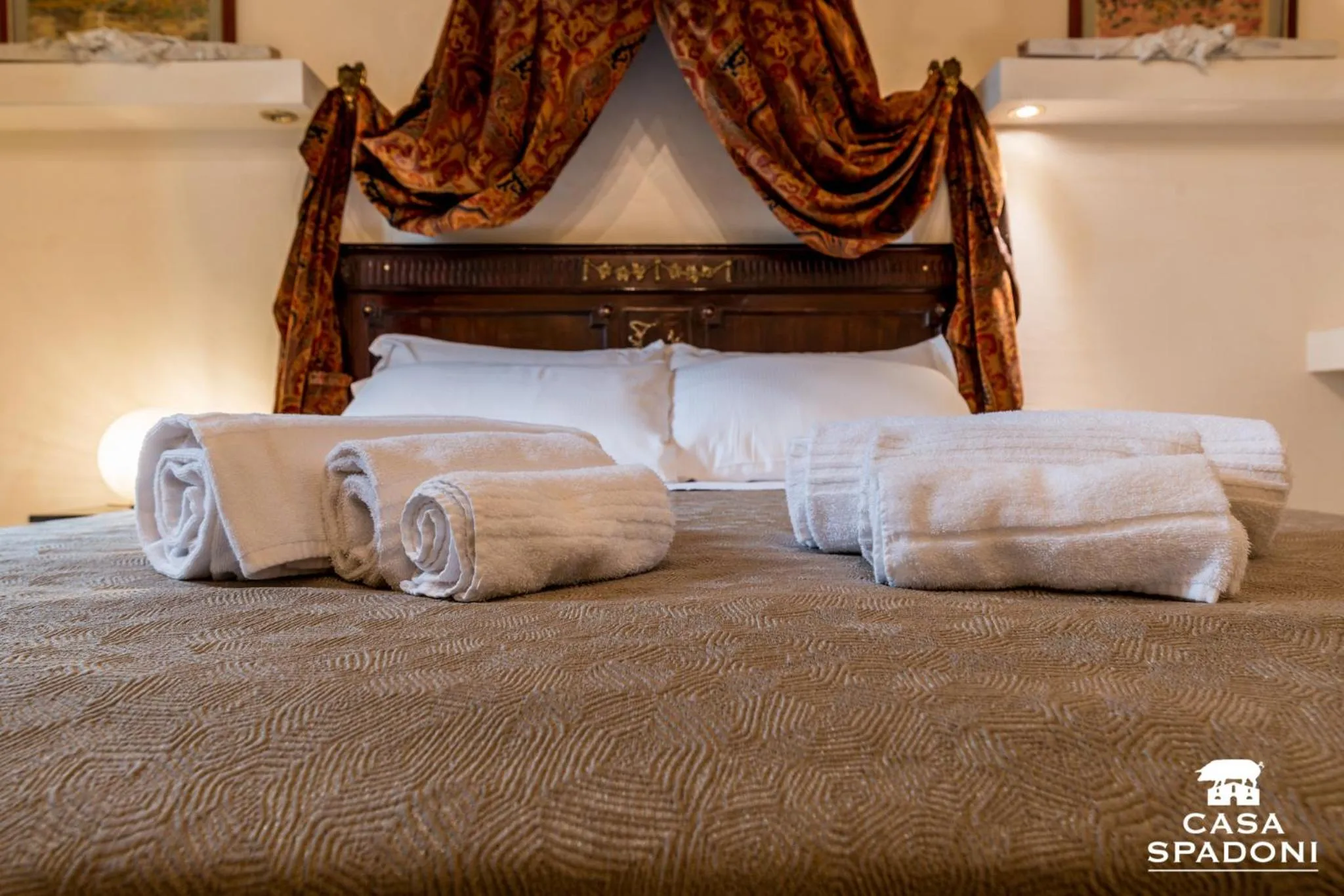 Decorative detail, Bed in Locanda di Casa Spadoni