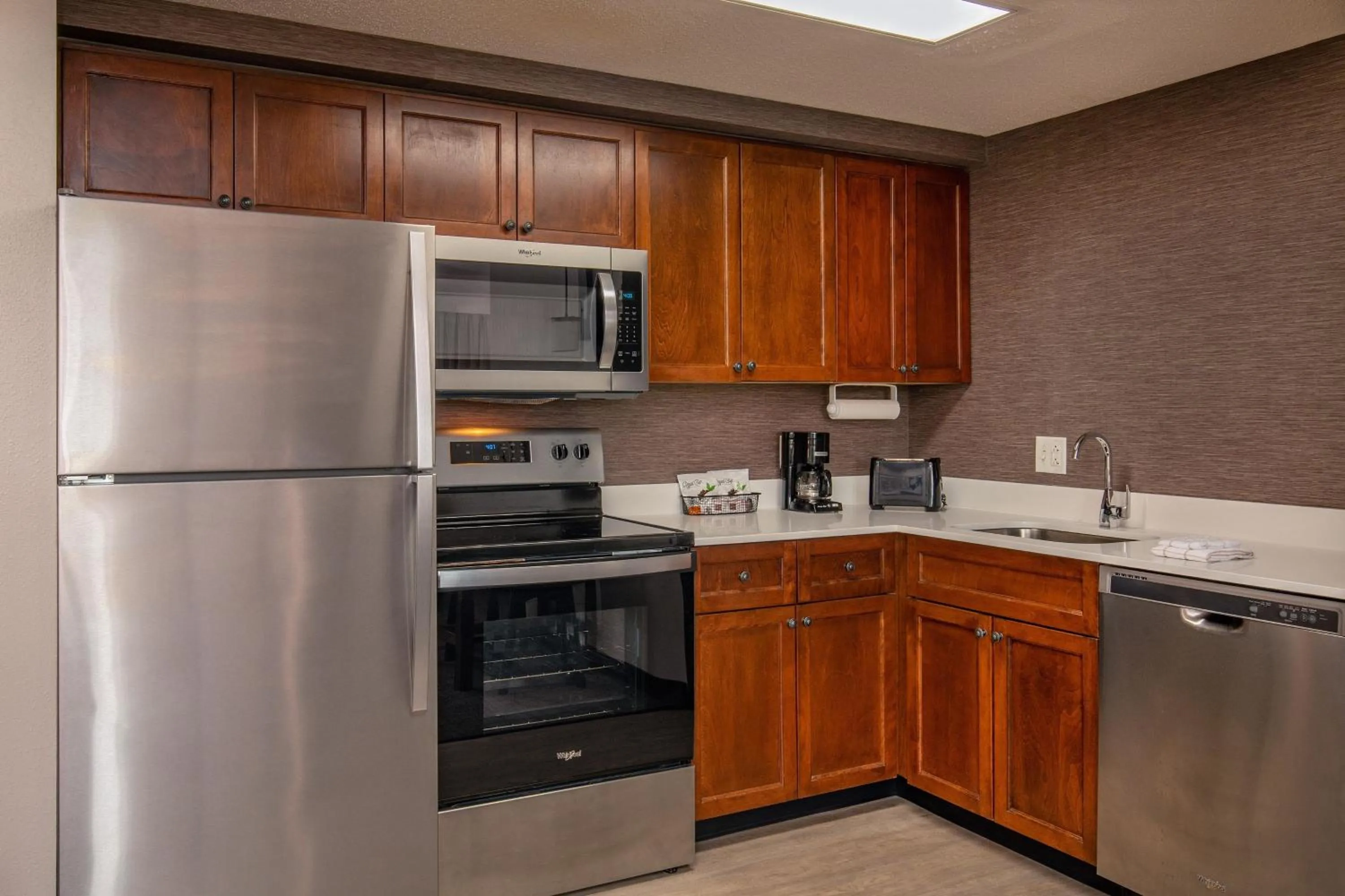 Kitchen or kitchenette in Residence Inn by Marriott Norfolk Airport