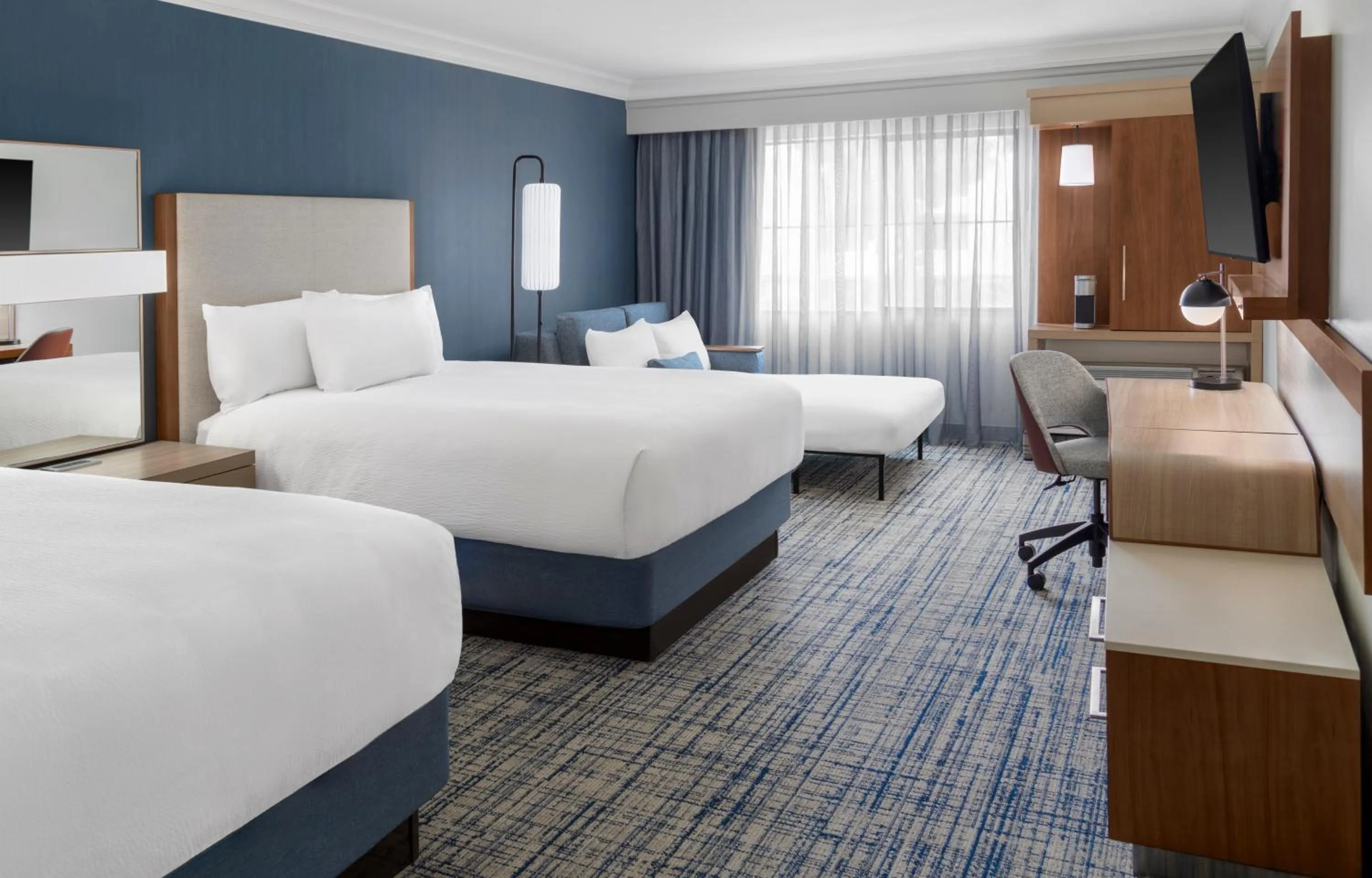 Bed in Courtyard Palo Alto Los Altos