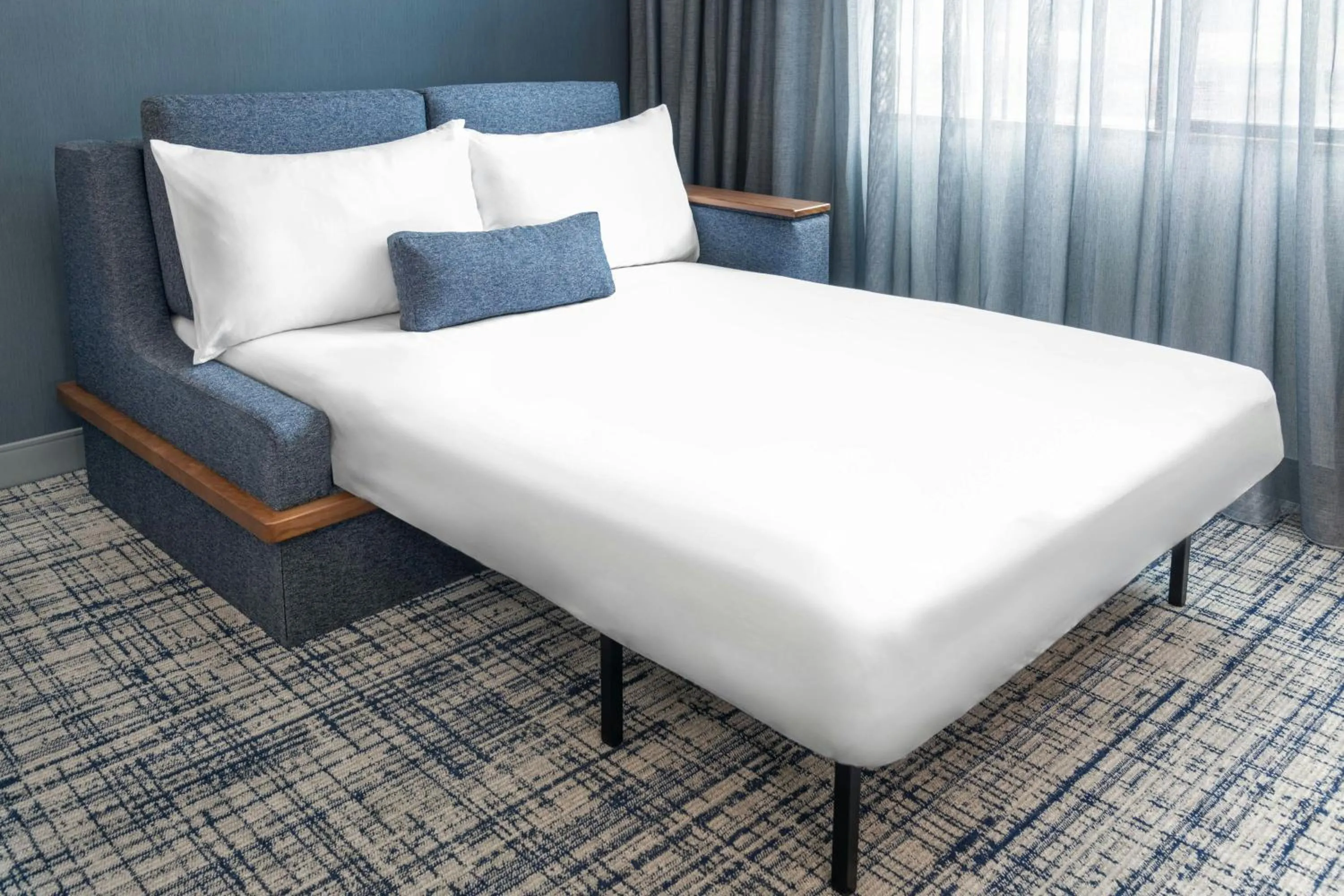 Photo of the whole room, Bed in Courtyard Palo Alto Los Altos