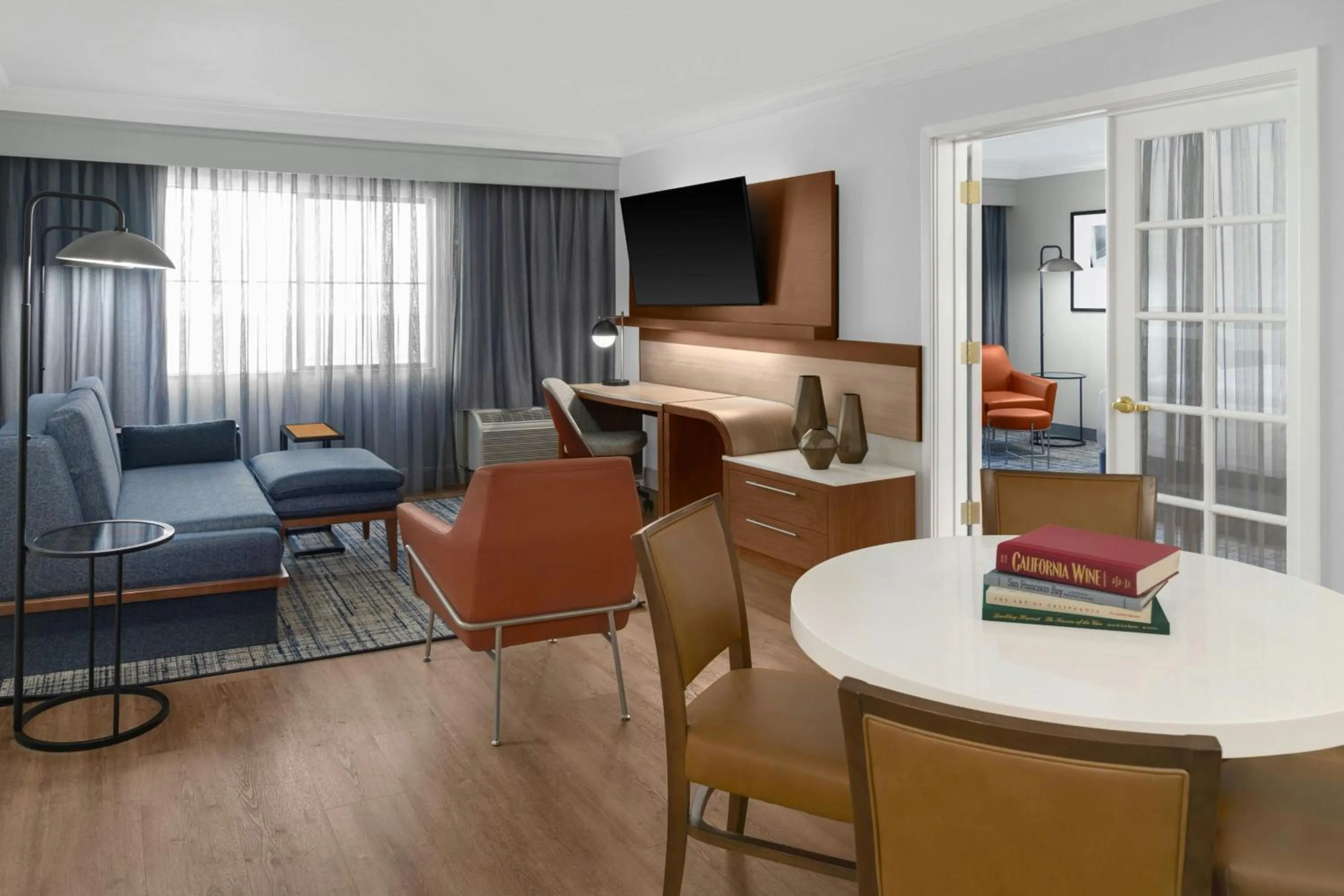 Photo of the whole room in Courtyard Palo Alto Los Altos