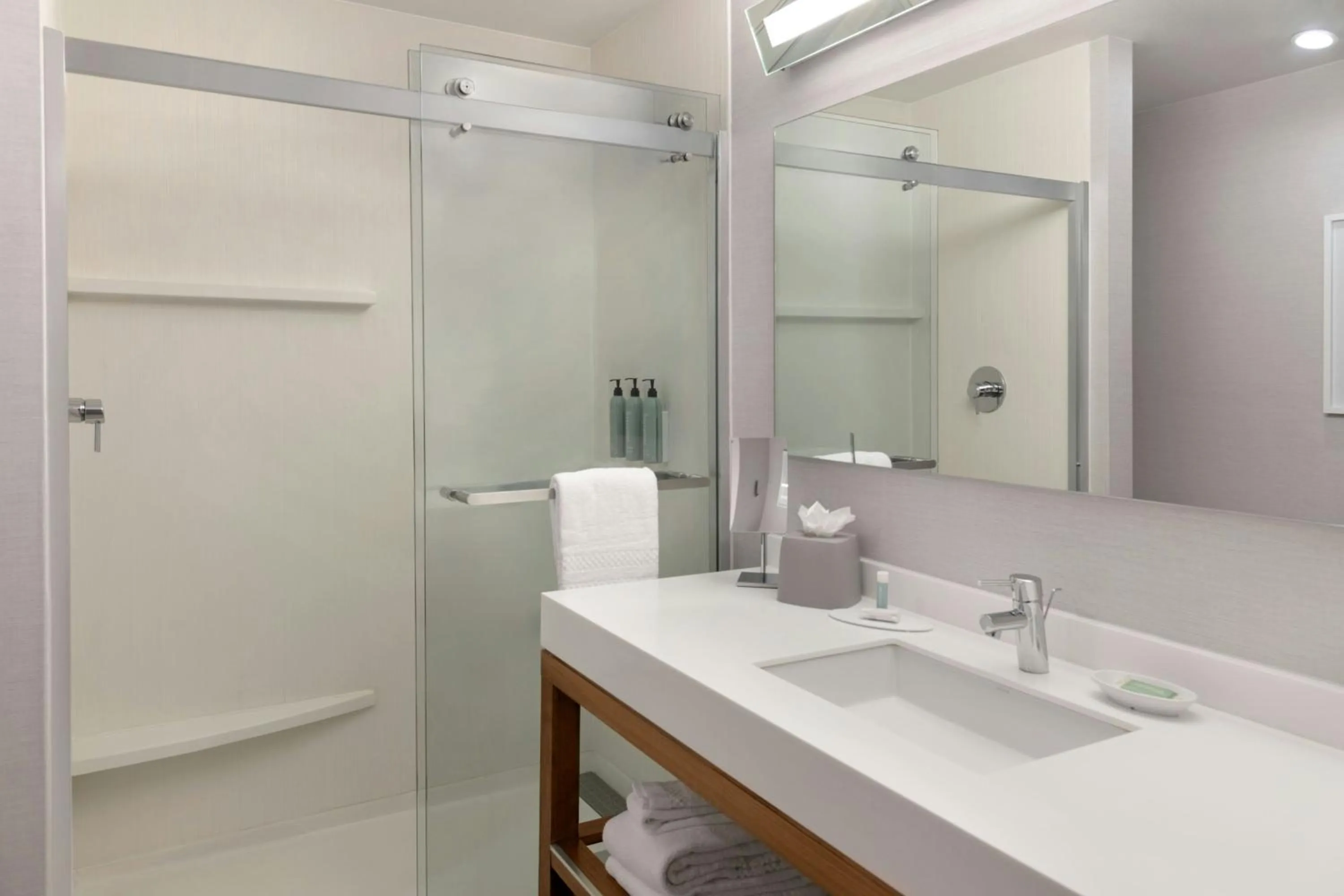 Bathroom in Courtyard Palo Alto Los Altos