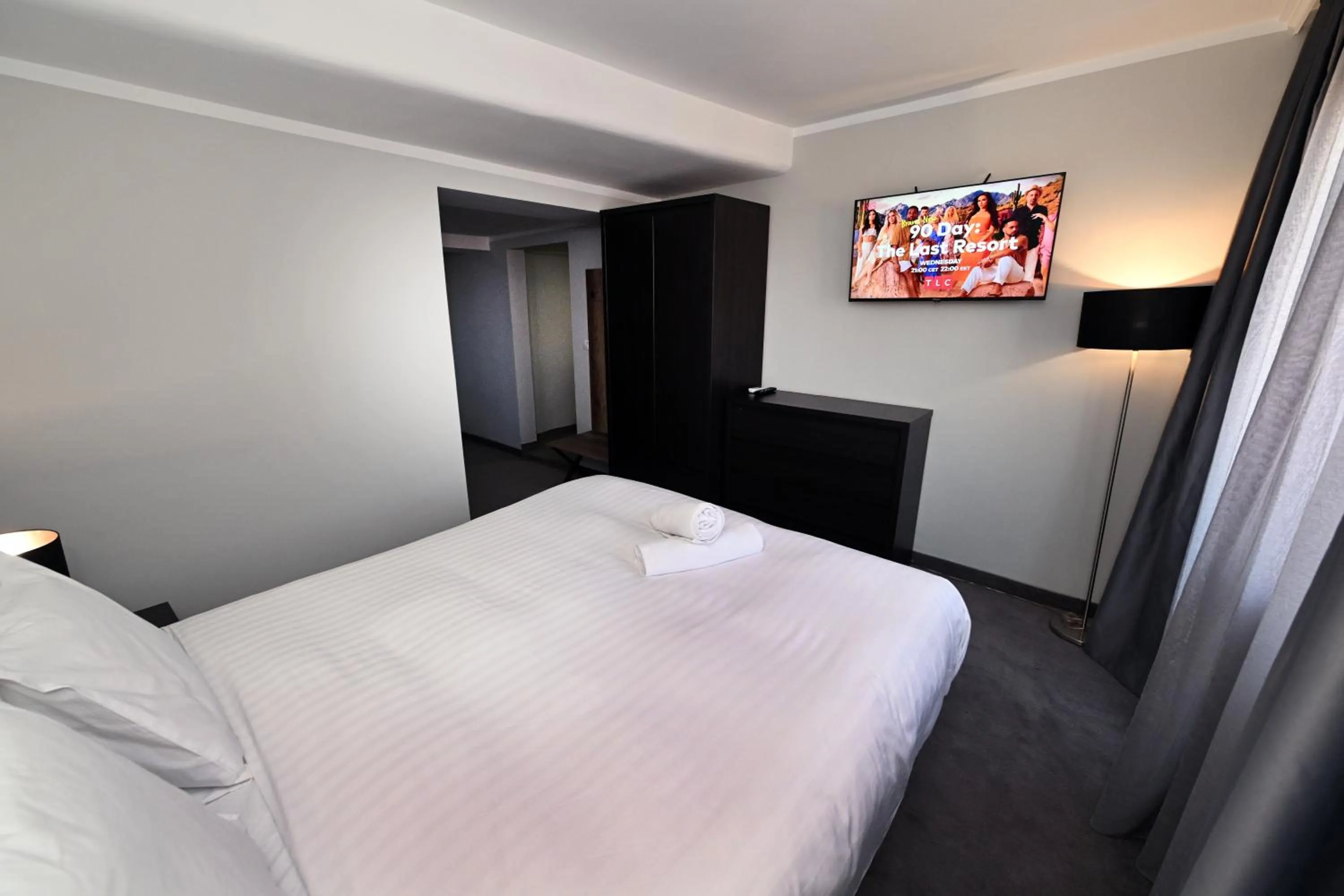 Two-Bedroom Apartment with Balcony - single occupancy in Alexandar Square Apartments