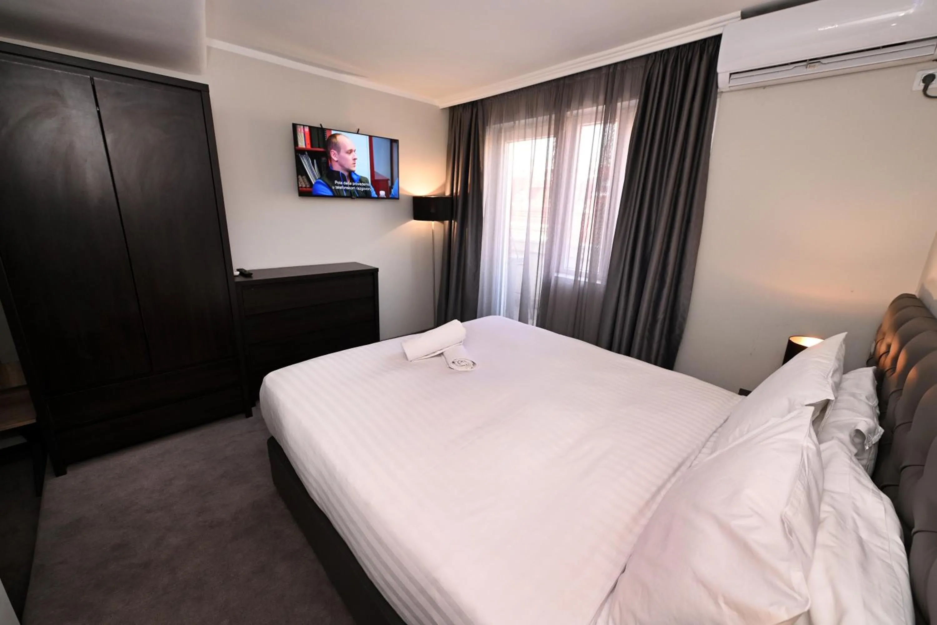 Two-Bedroom Apartment with Balcony - single occupancy in Alexandar Square Apartments